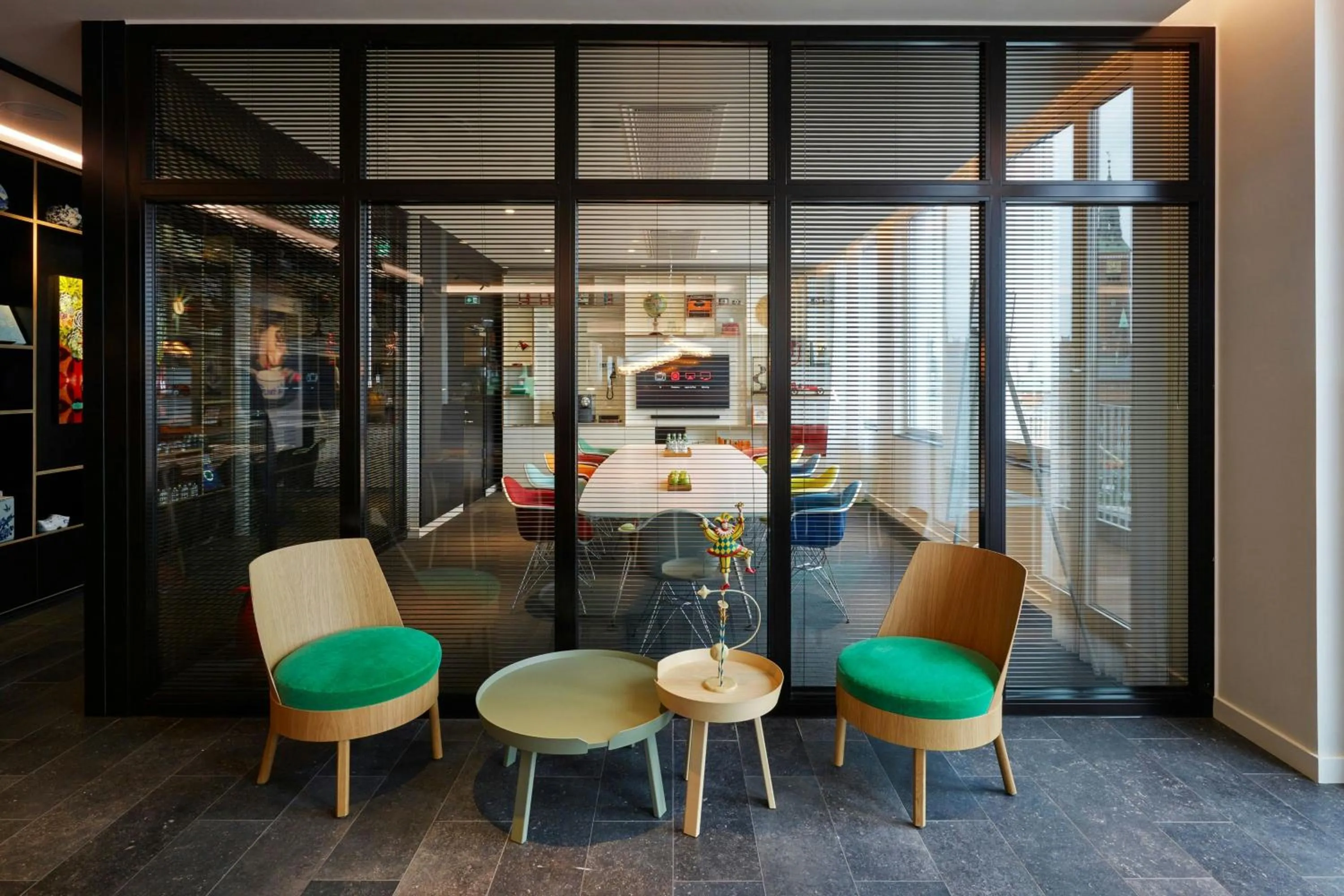 Meeting/conference room in citizenM Copenhagen Radhuspladsen