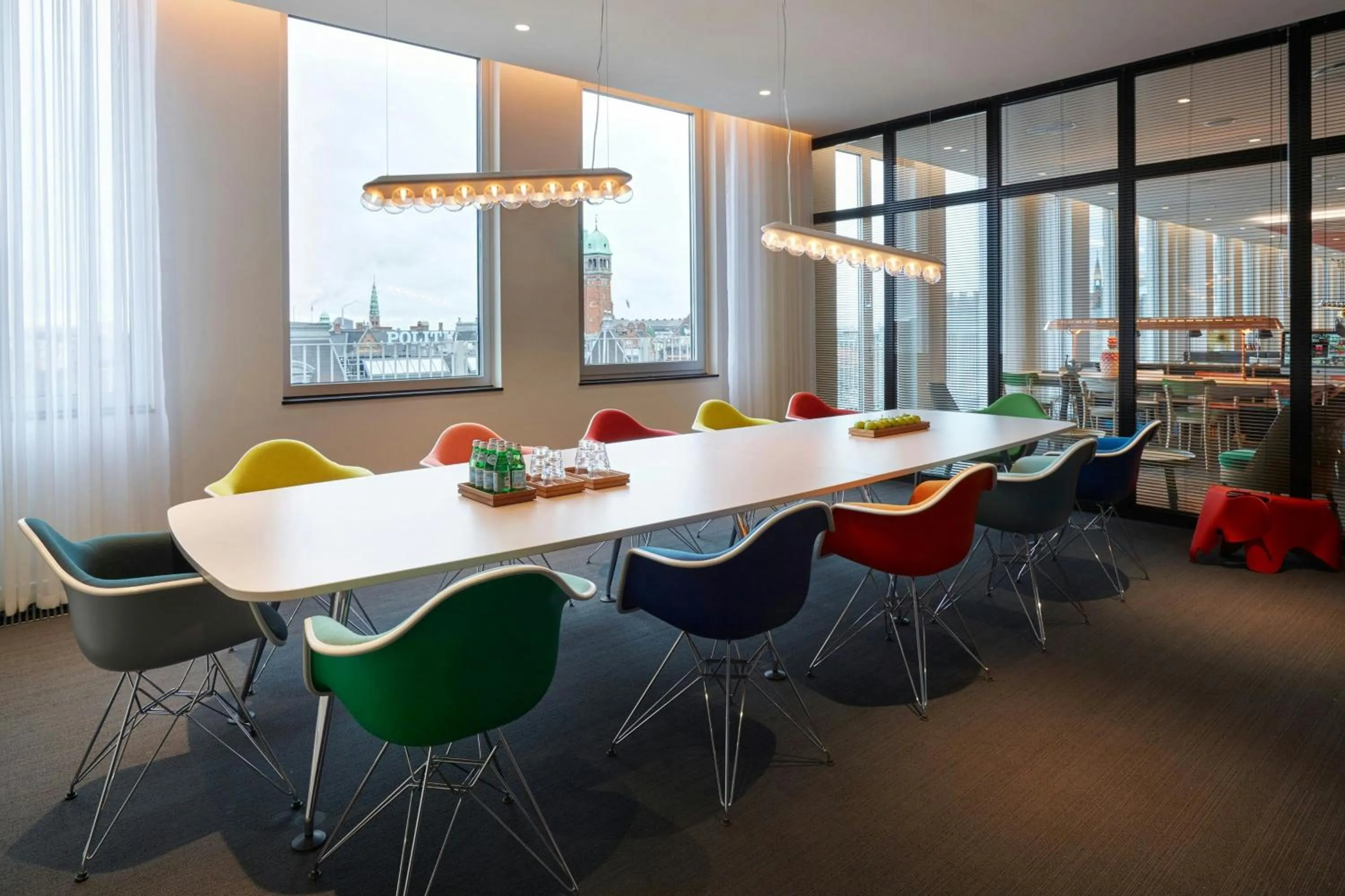 Meeting/conference room in citizenM Copenhagen Radhuspladsen