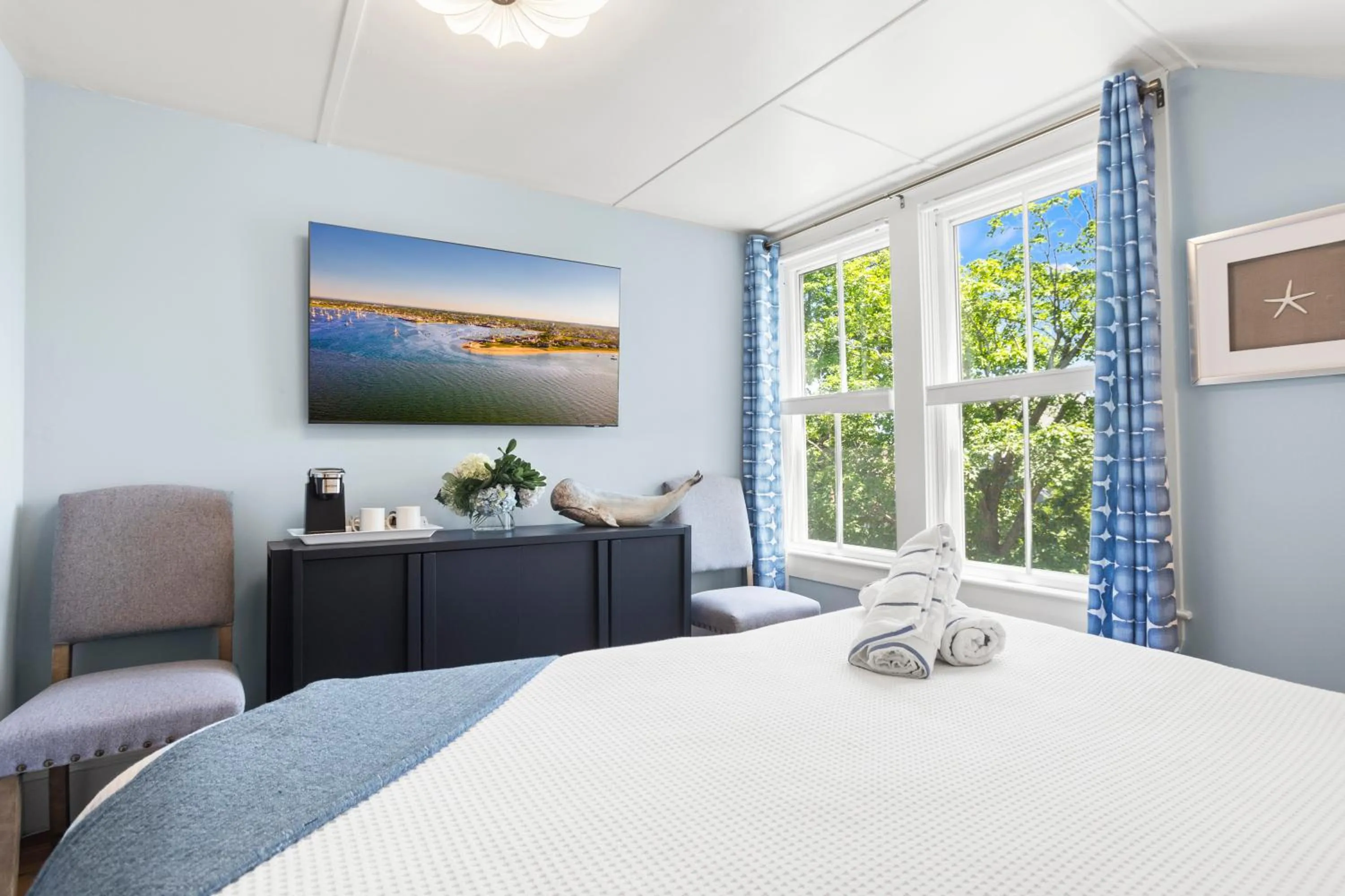 Bedroom, Bed in Carlisle House Inn