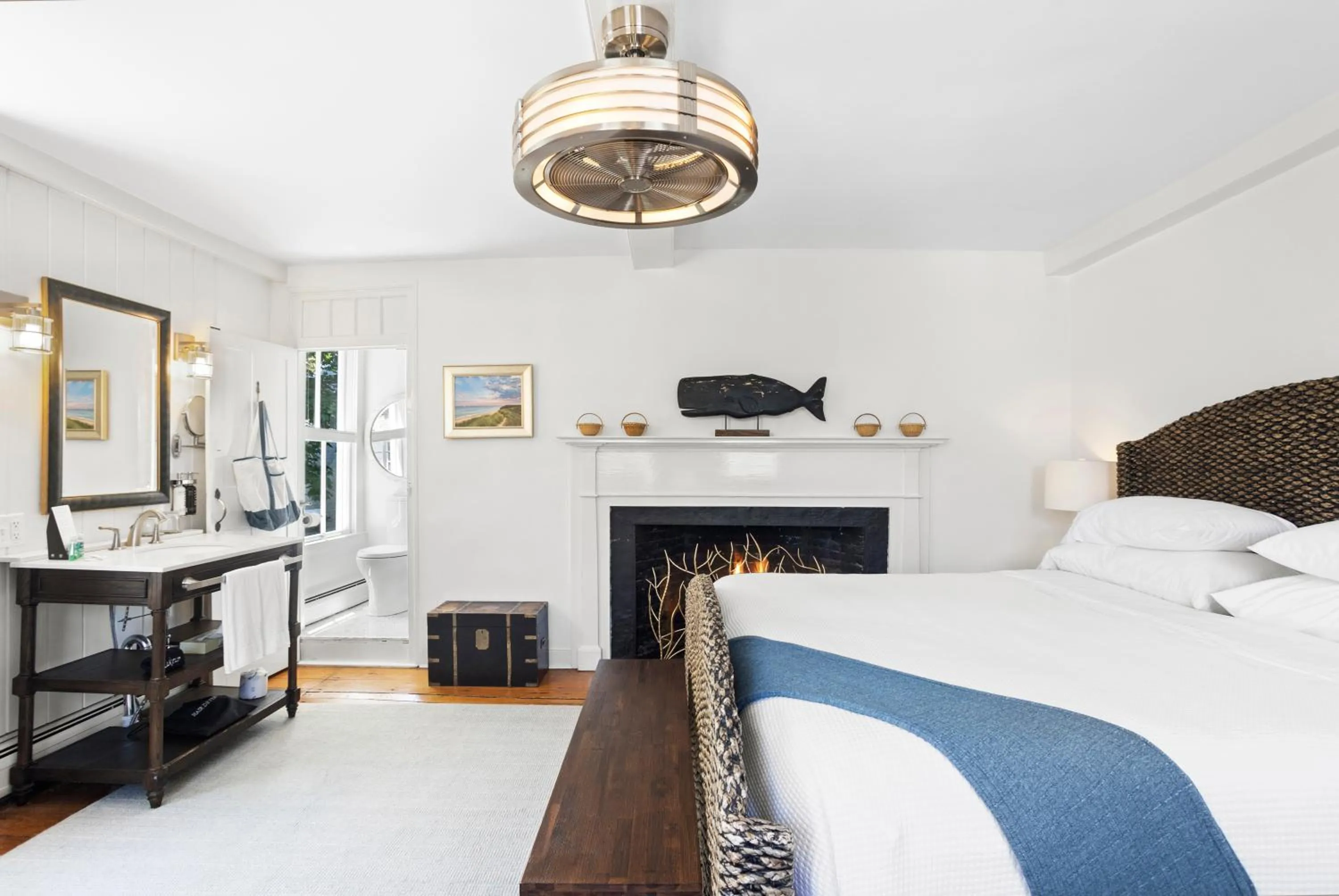 Photo of the whole room, Bed in Carlisle House Inn