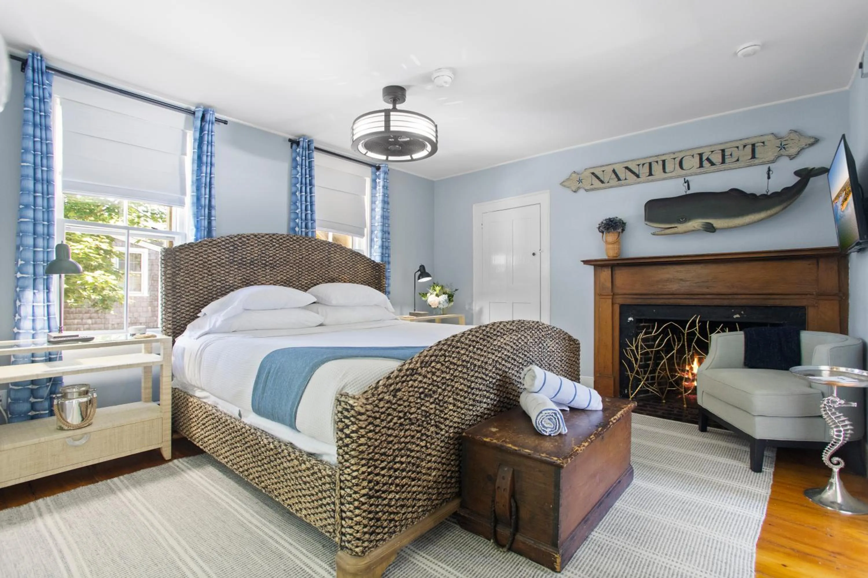 Photo of the whole room, Bed in Carlisle House Inn