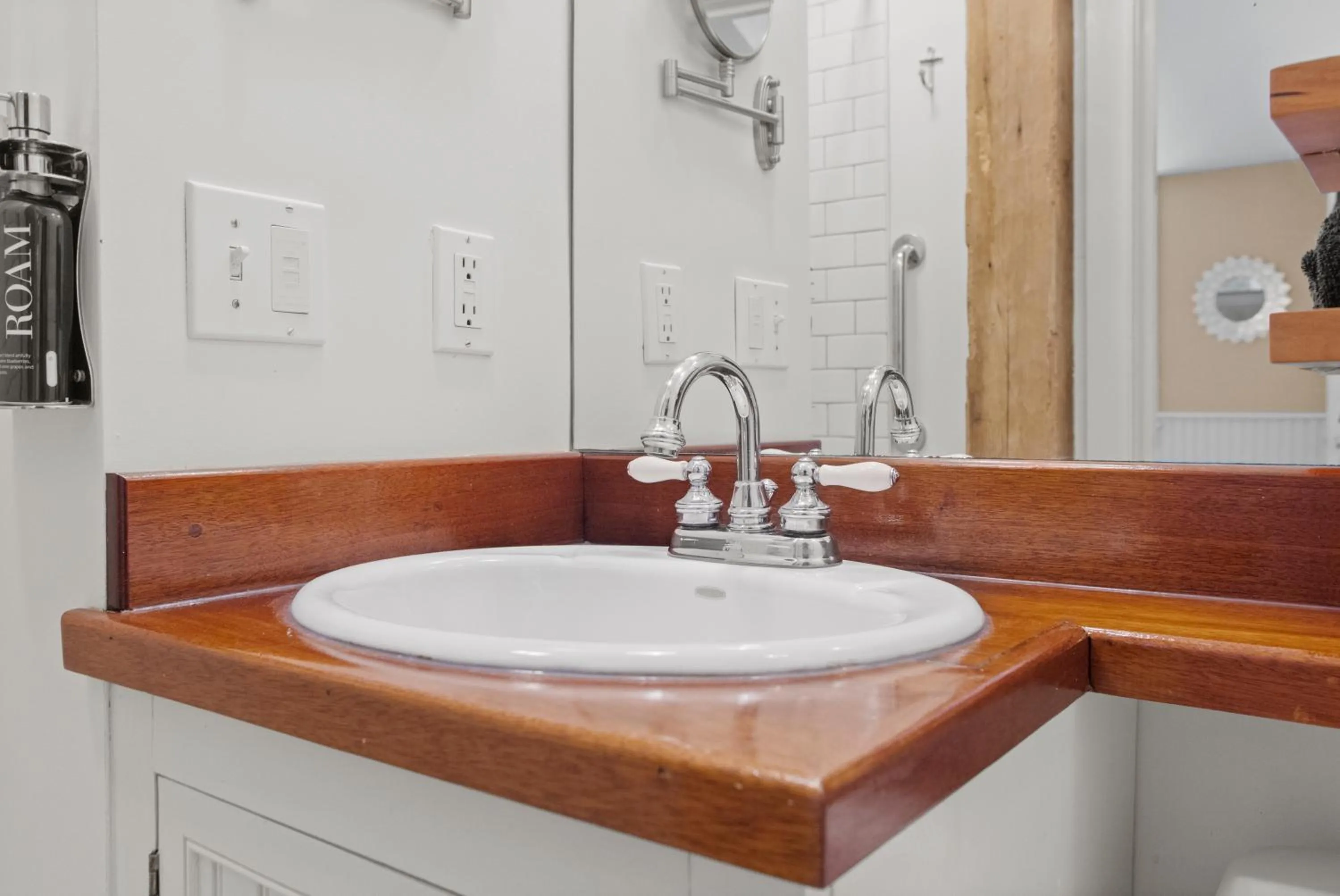 Bathroom in Carlisle House Inn