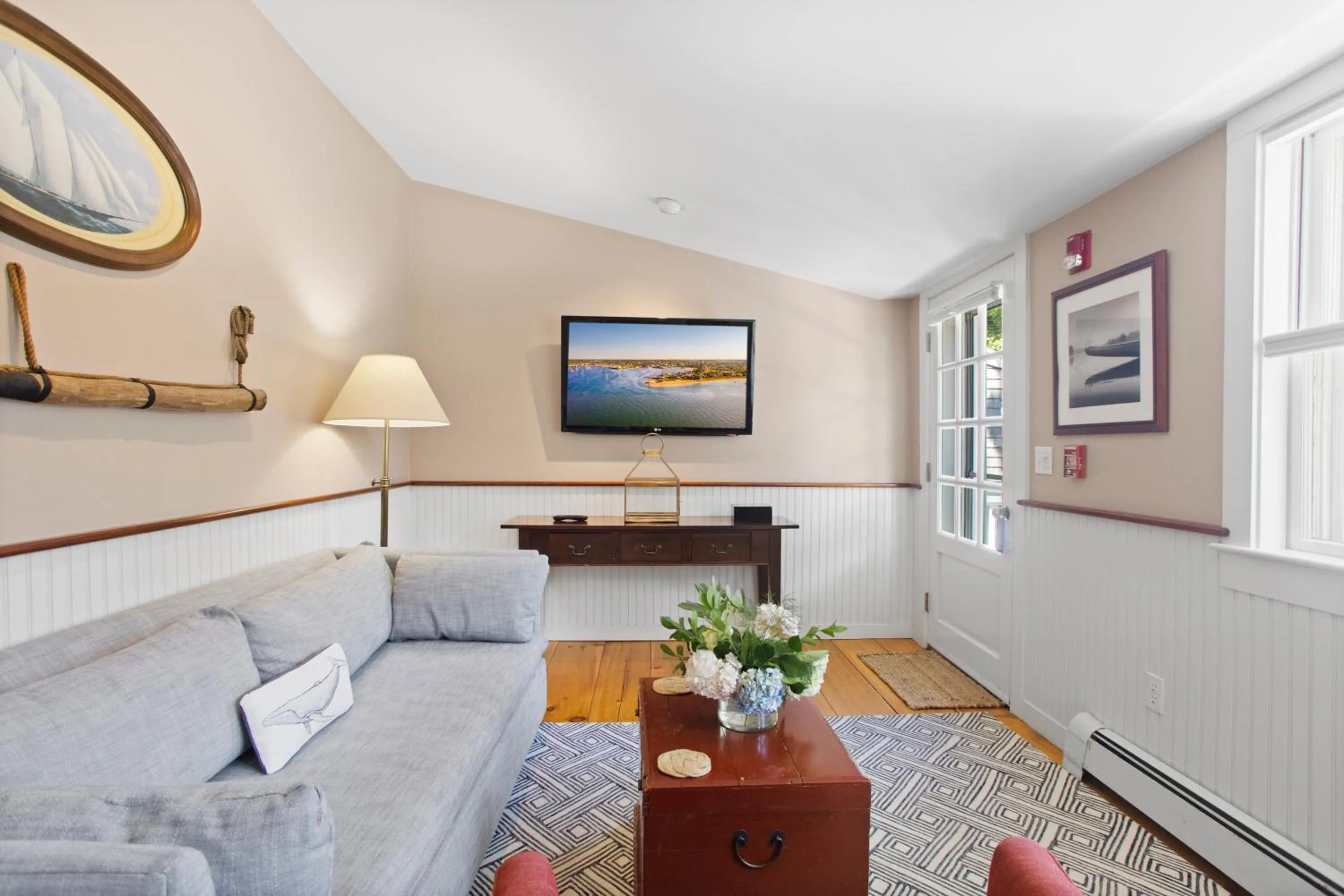 Living room in Carlisle House Inn