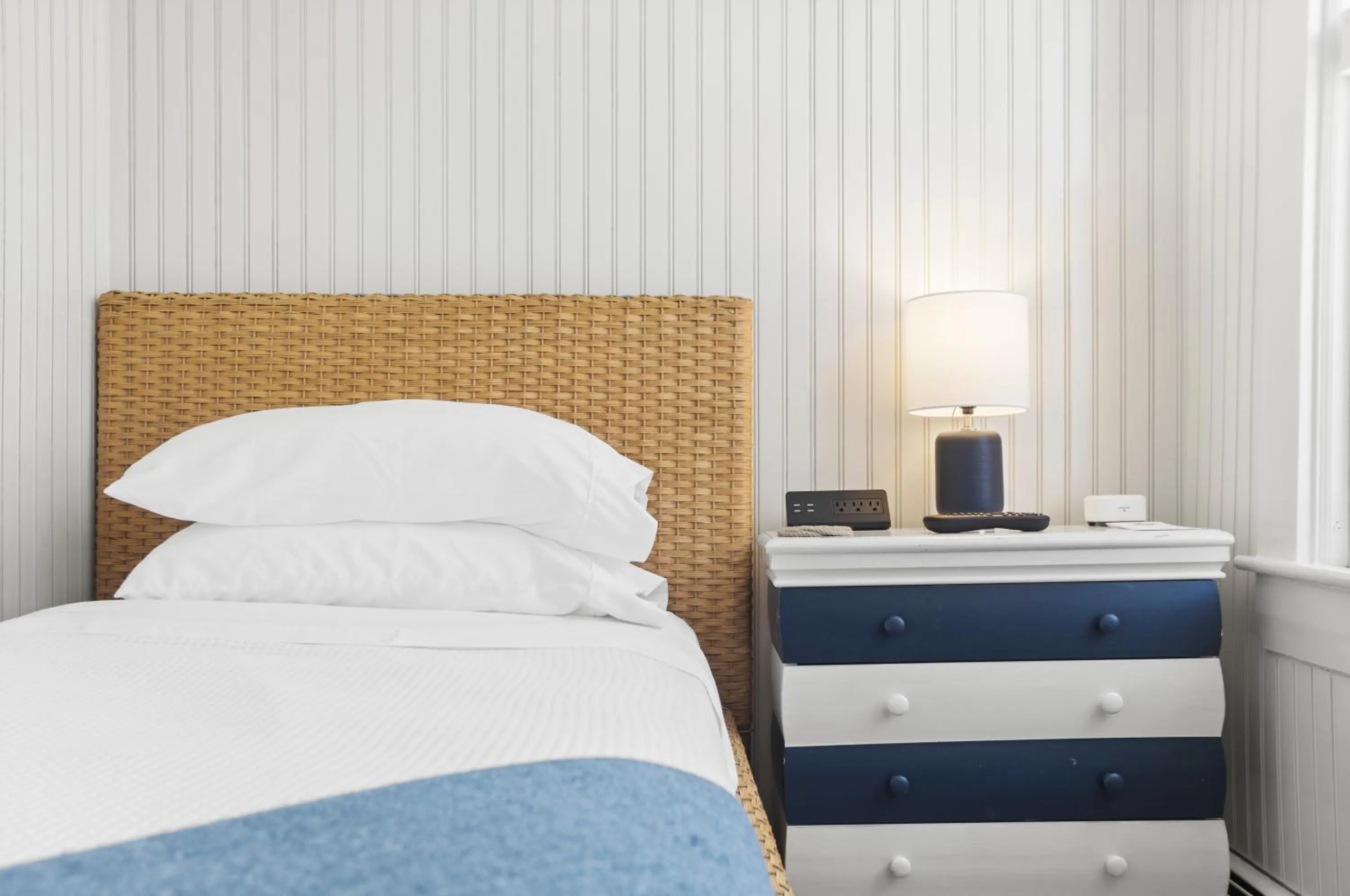 Bed in Carlisle House Inn