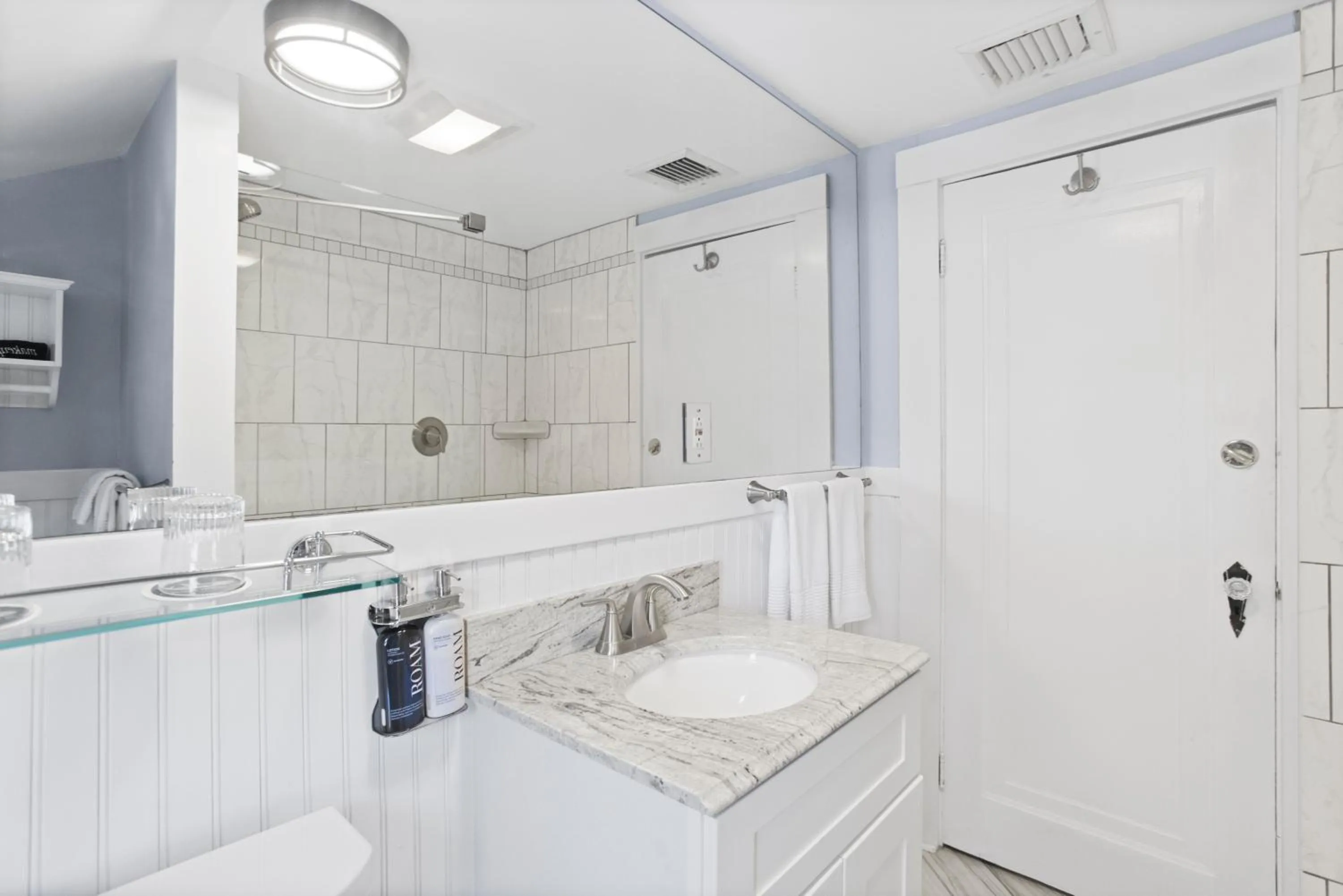 Bathroom in Carlisle House Inn