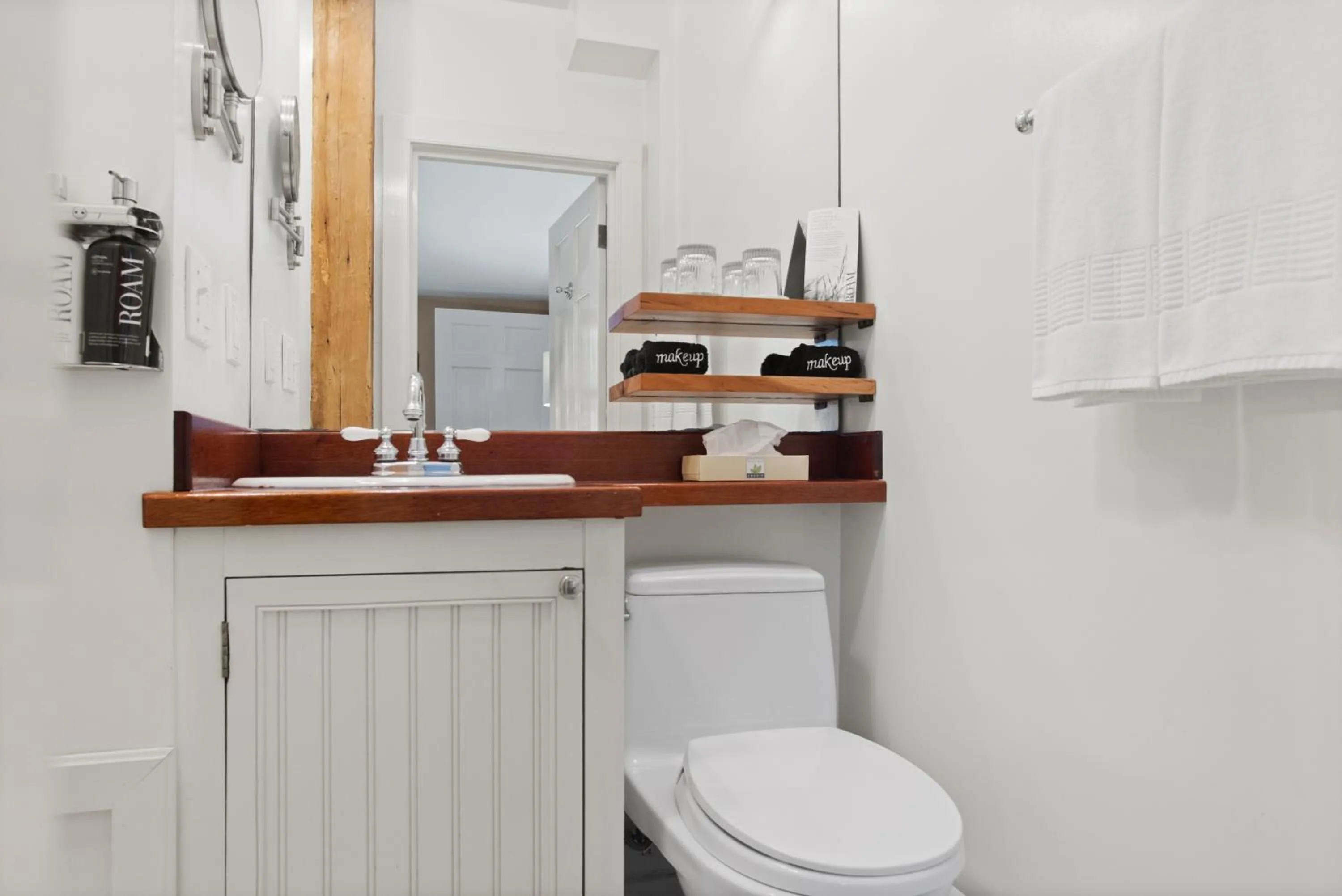 Bathroom in Carlisle House Inn