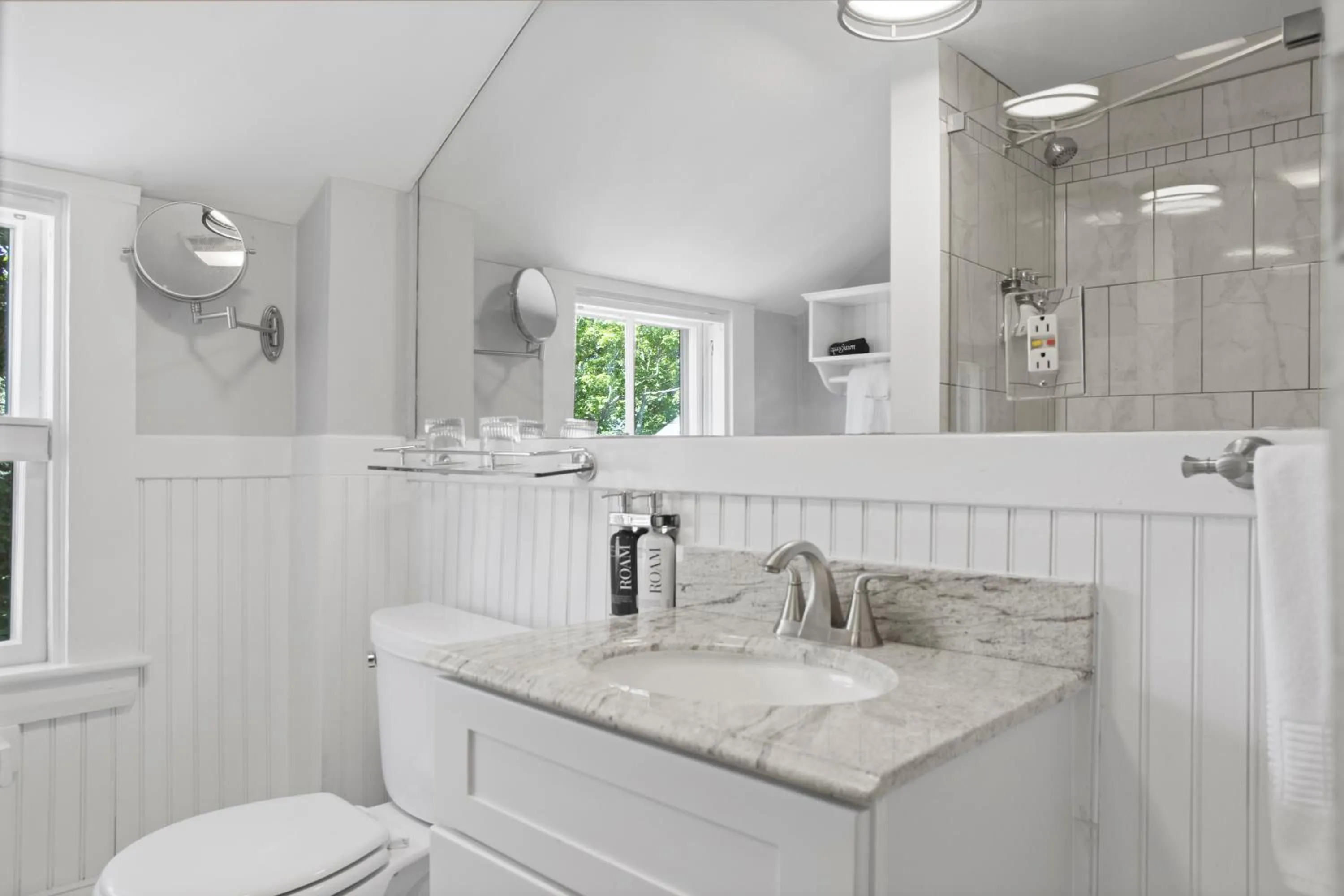 Bathroom in Carlisle House Inn