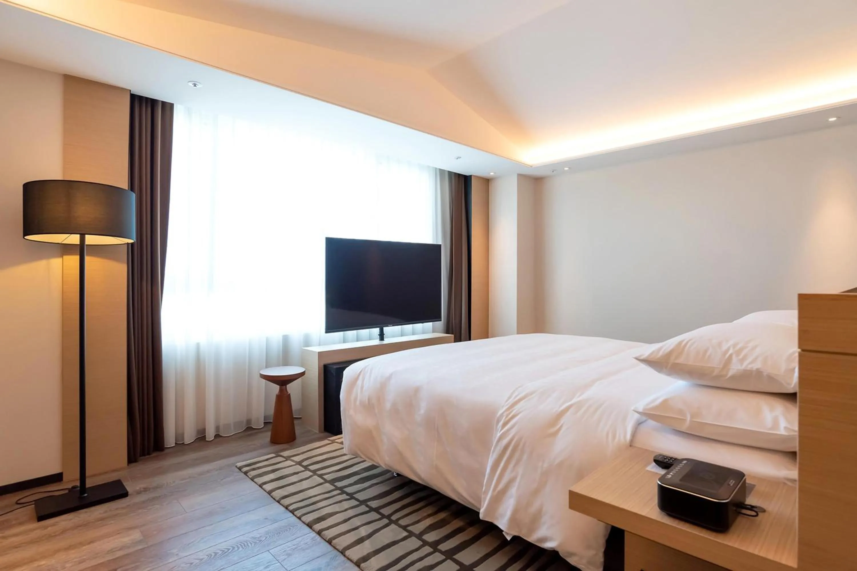 Photo of the whole room, Bed in Sheraton Taoyuan Hotel