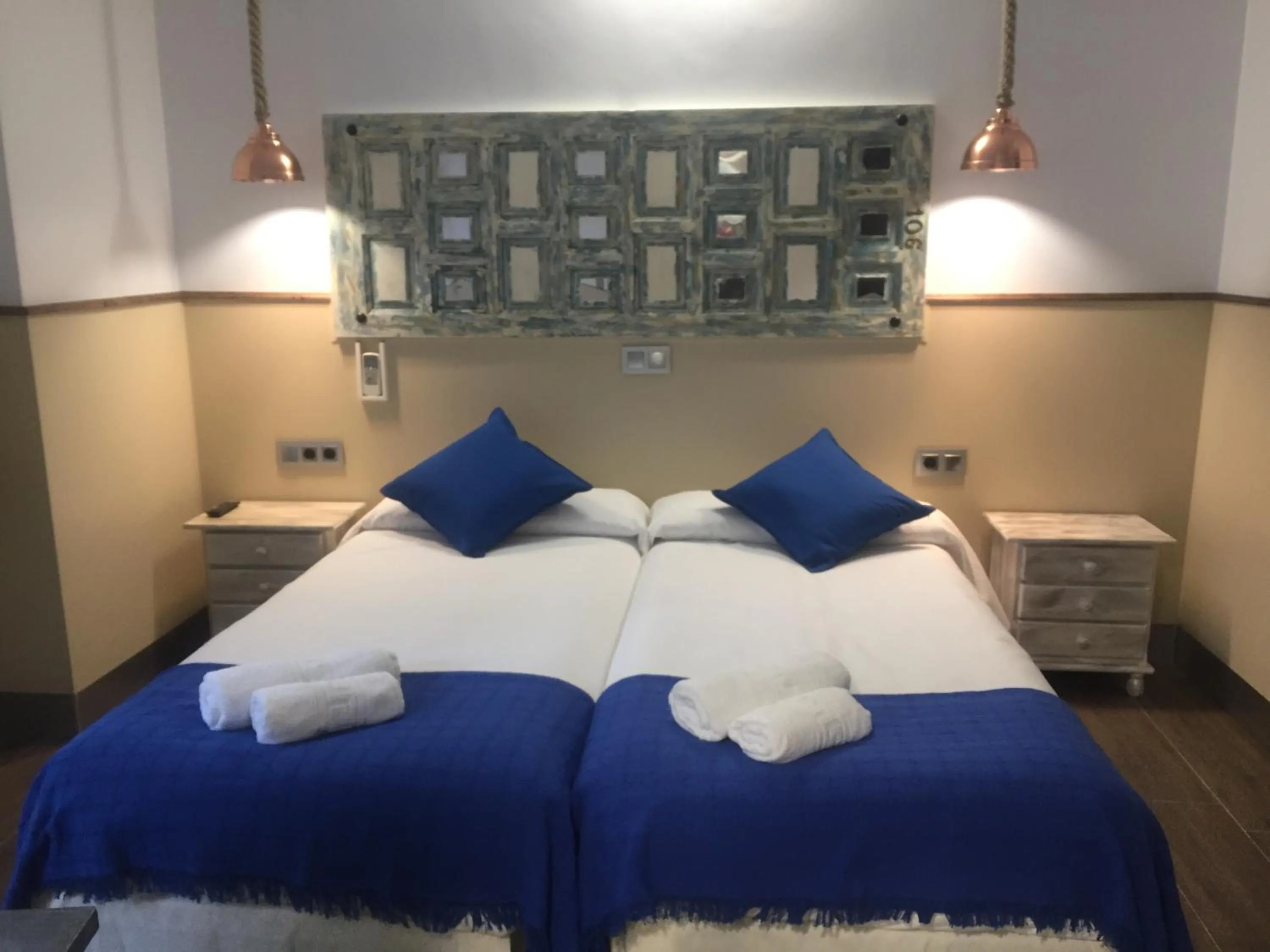 Bedroom, Bed in Hostal Boutique Luna de Gavín