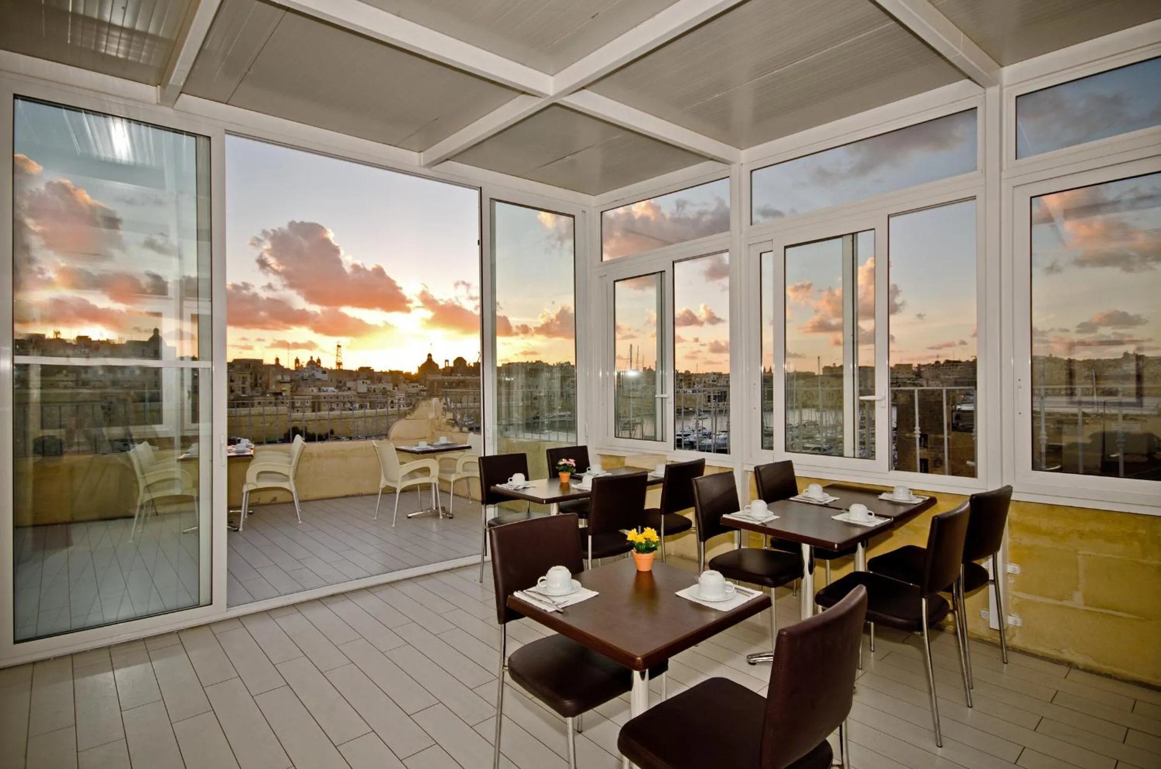 Restaurant/places to eat in Villa Del Porto