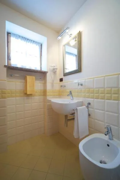 Bathroom in Hotel Dente Del Gigante