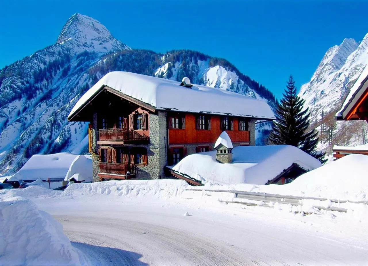 Property building in Hotel Dente Del Gigante