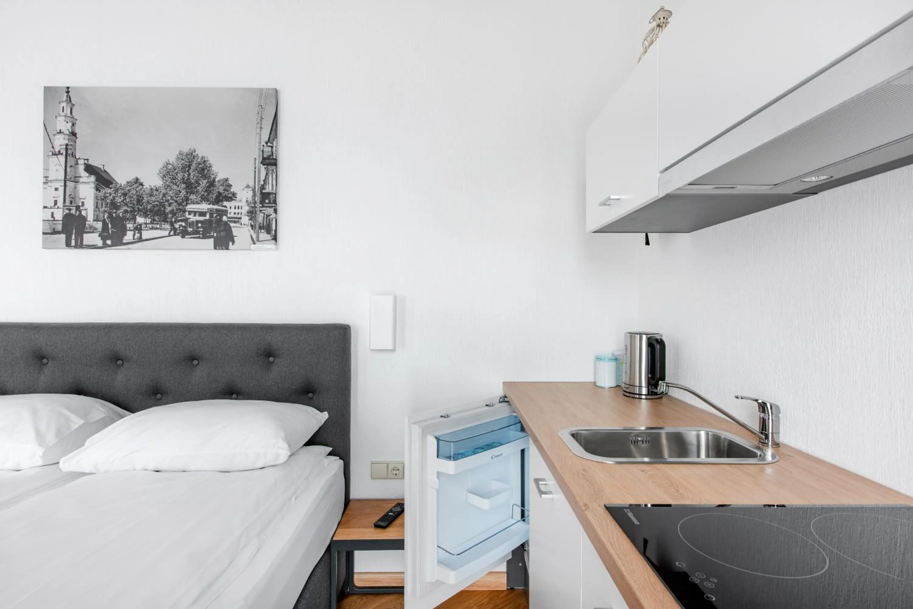 Kitchen or kitchenette, Bed in Piano Apartments