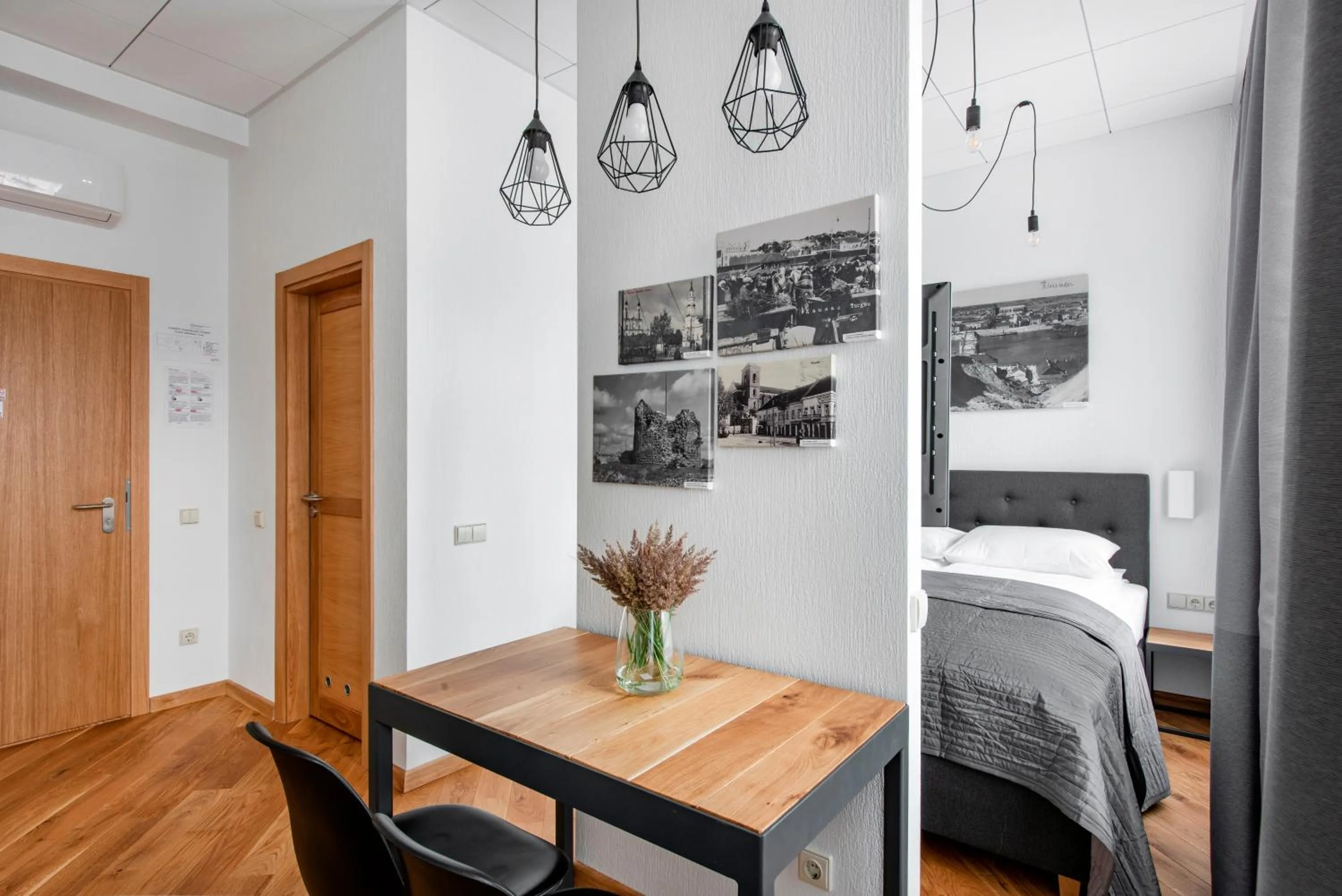 Dining area, Bed in Piano Apartments