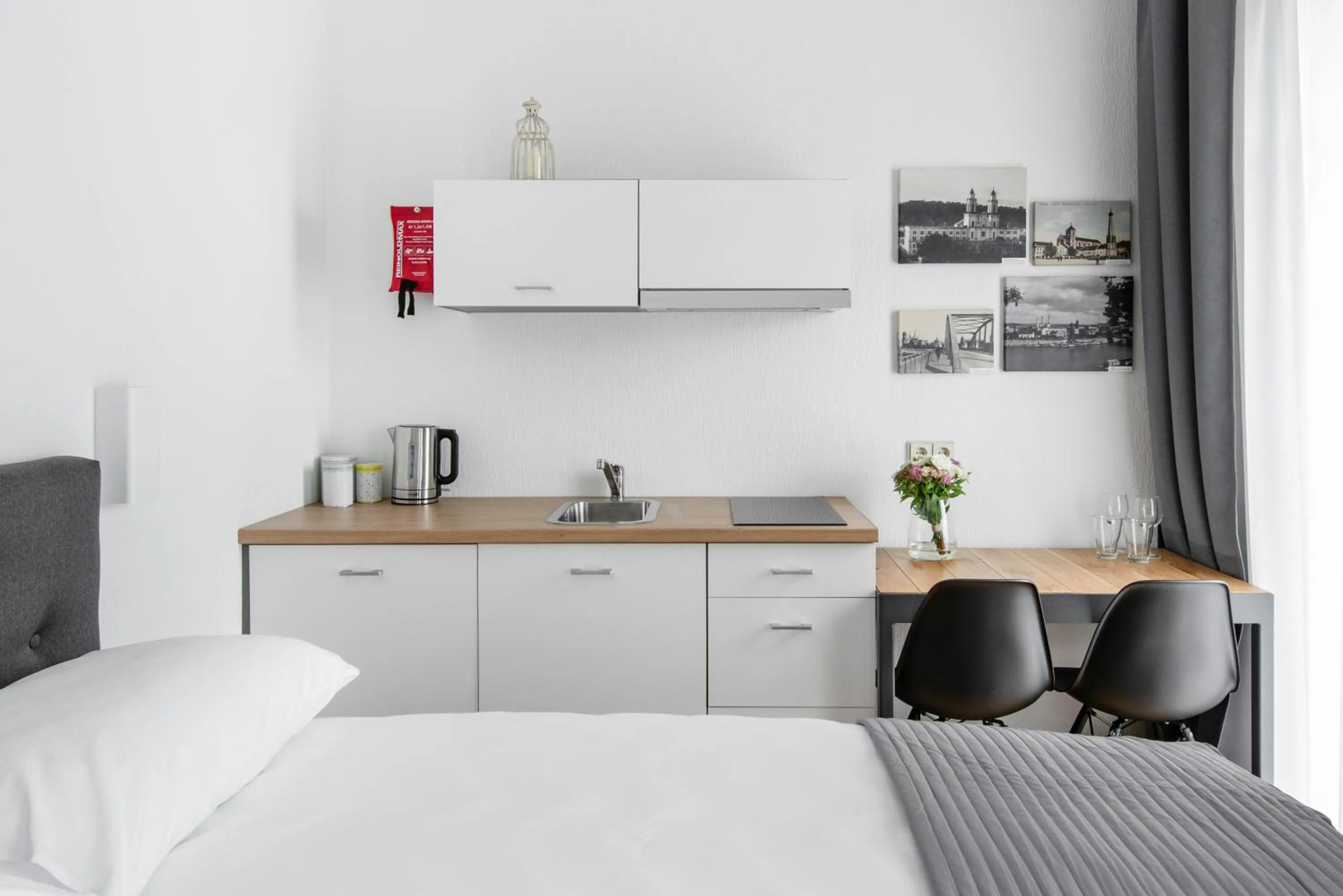 Kitchen or kitchenette, Bed in Piano Apartments