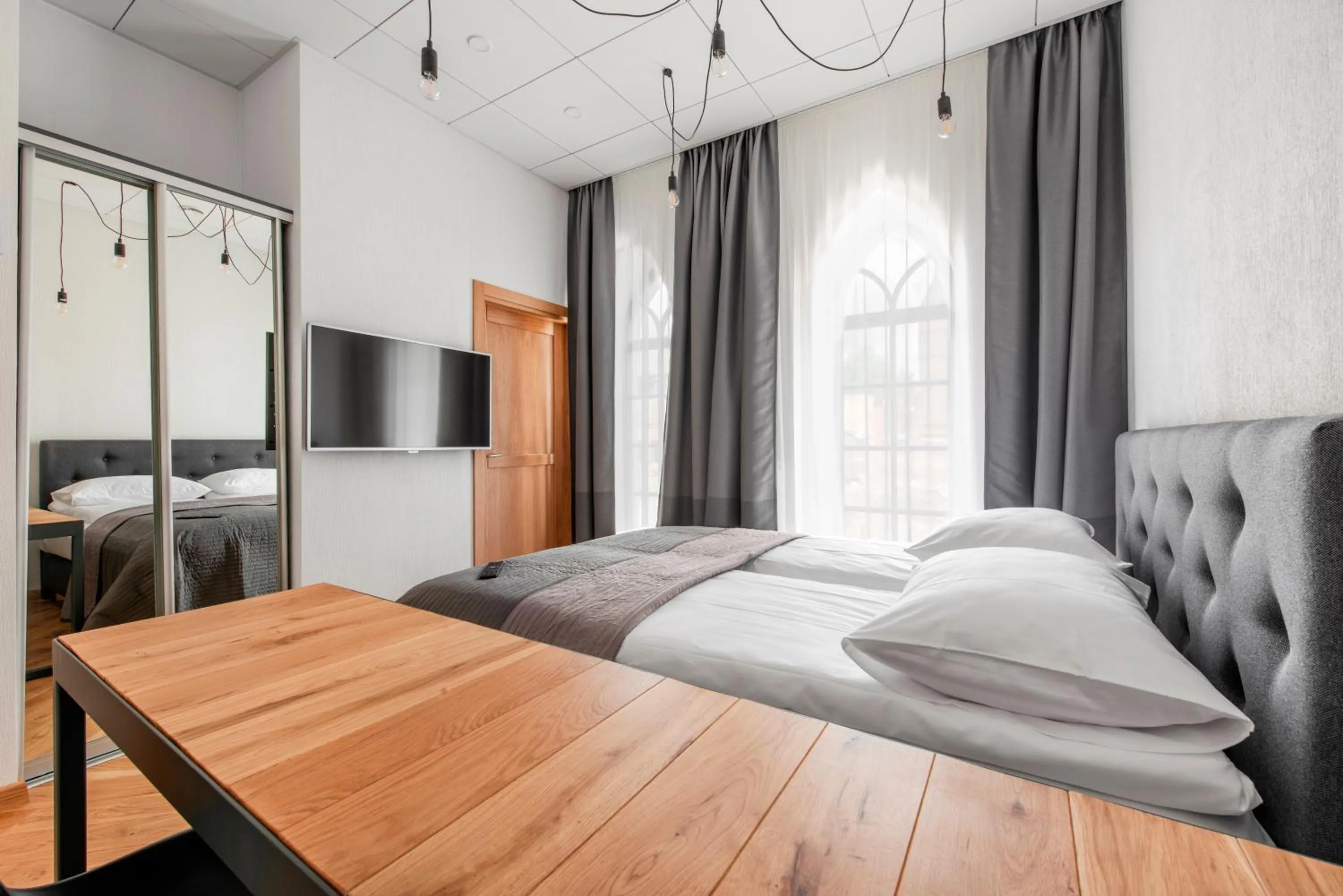 Photo of the whole room, Bed in Piano Apartments