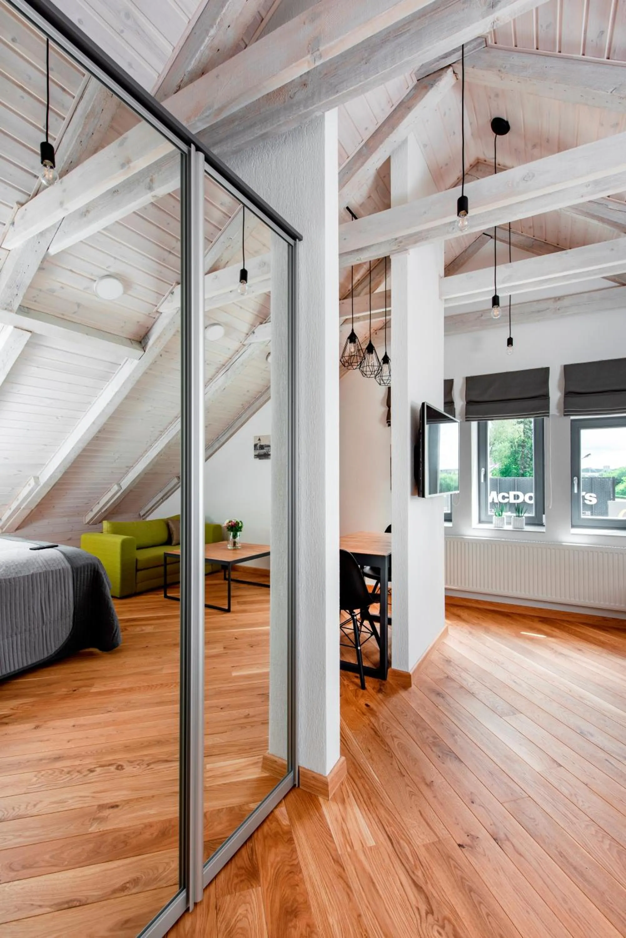 Photo of the whole room, Bed in Piano Apartments