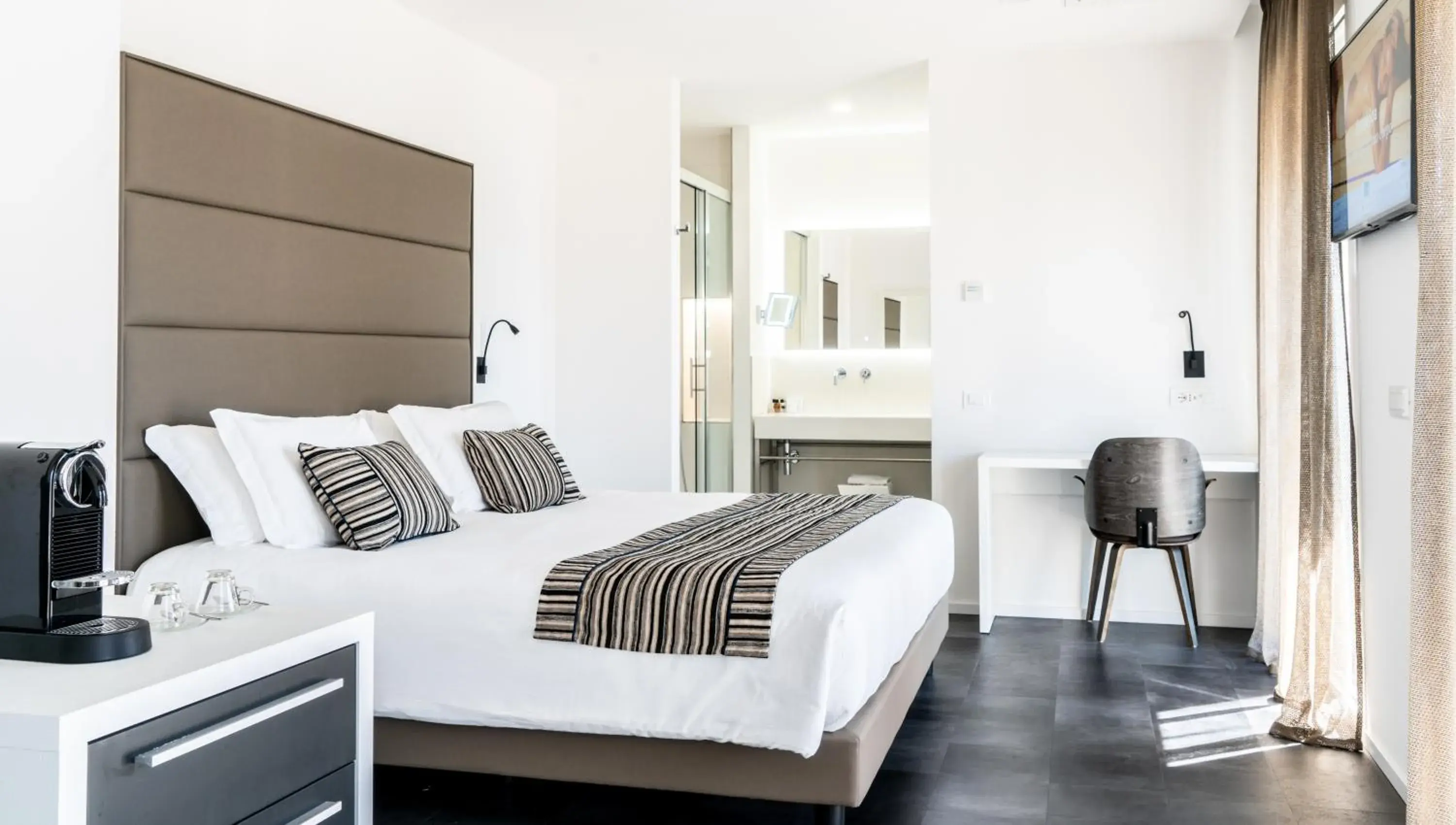 Suite with Beach Access in Hotel Lampara Suite with Beach Access in Hotel Lampara