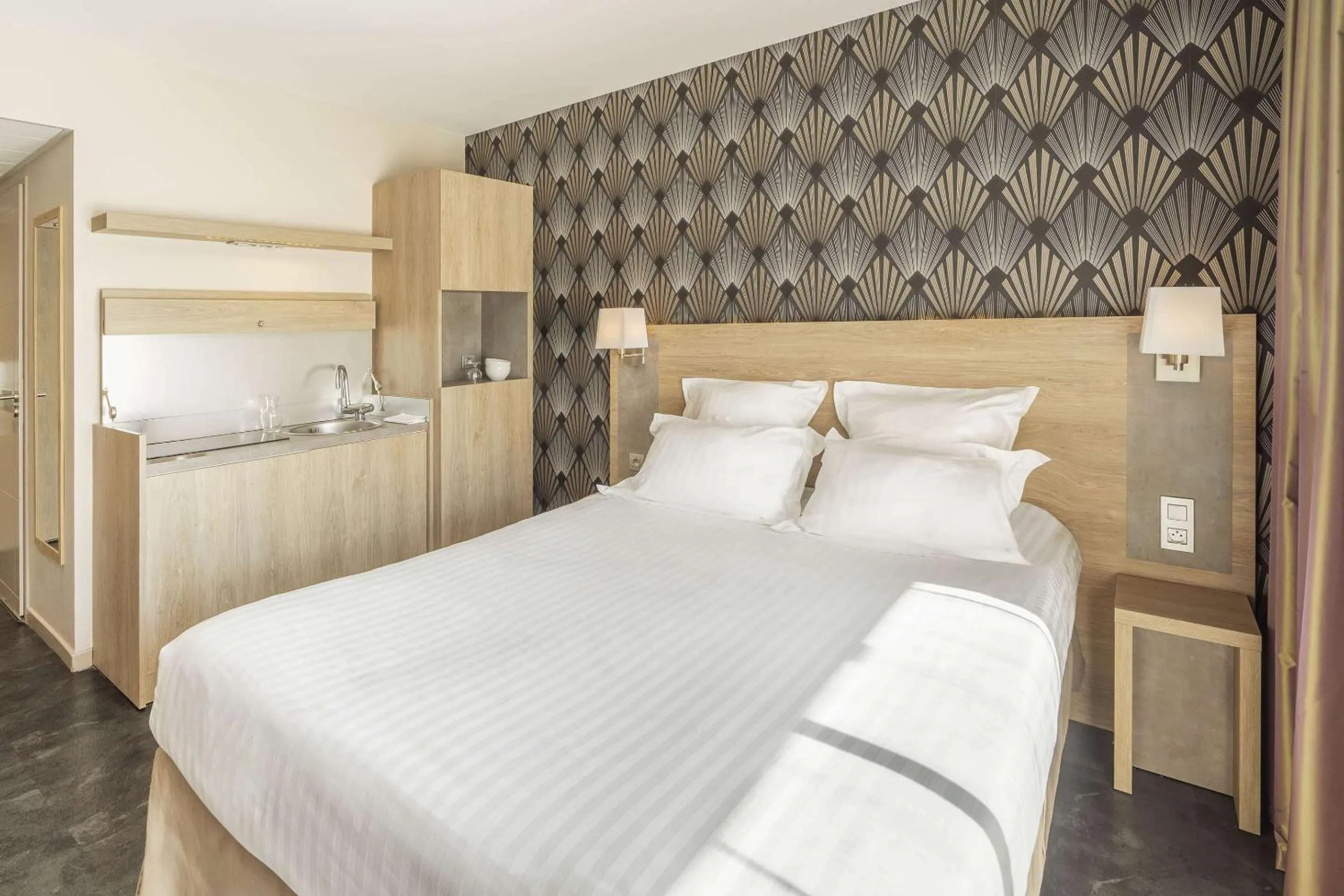 Bedroom, Bed in Best Western Les Aureliades Saint Nazaire