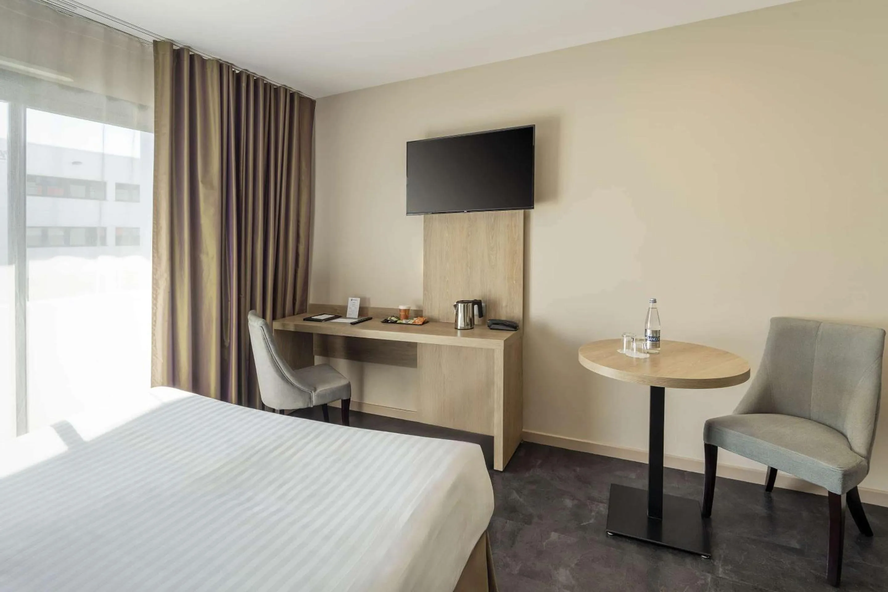 Bedroom, Bed in Best Western Les Aureliades Saint Nazaire