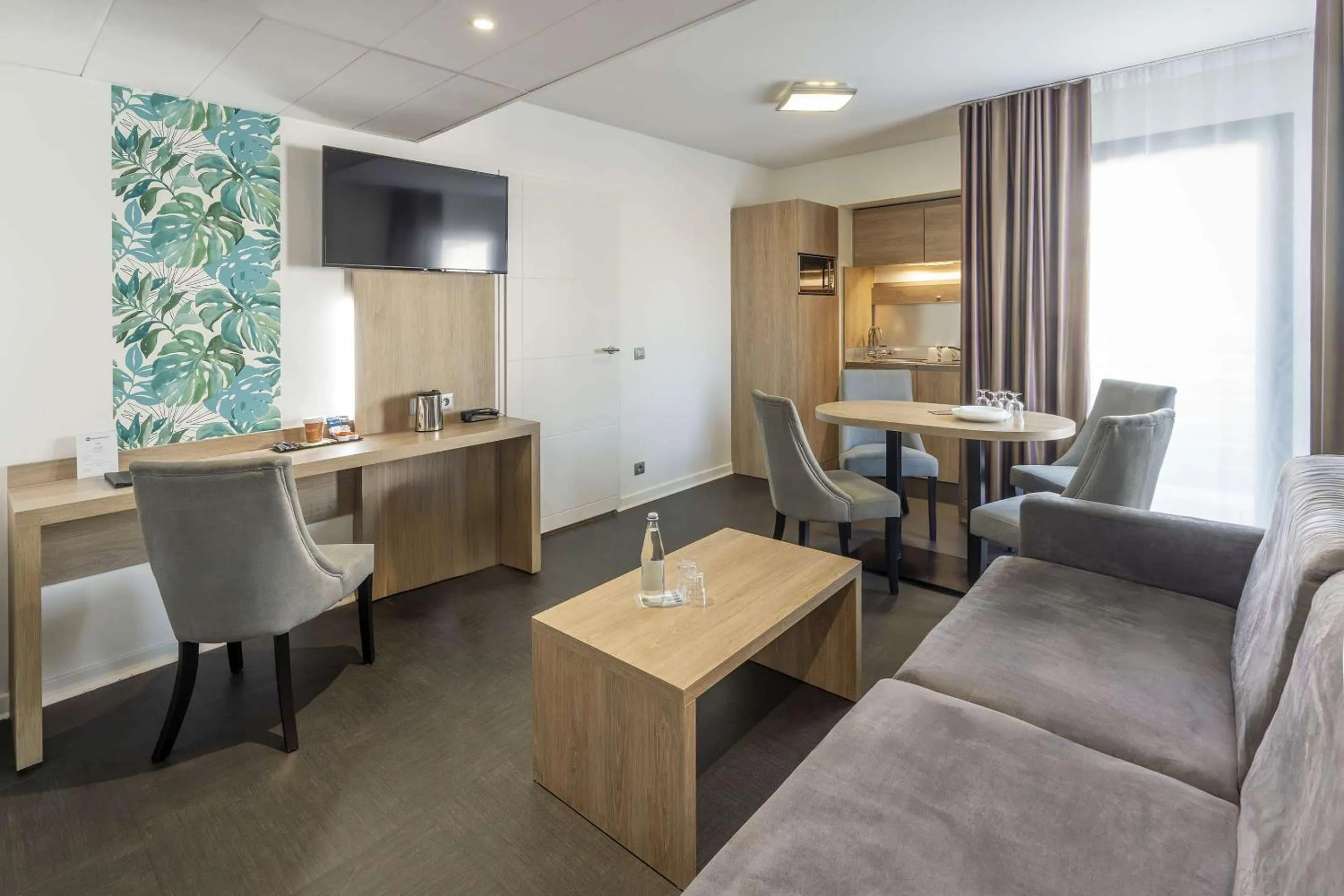 Bedroom in Best Western Les Aureliades Saint Nazaire