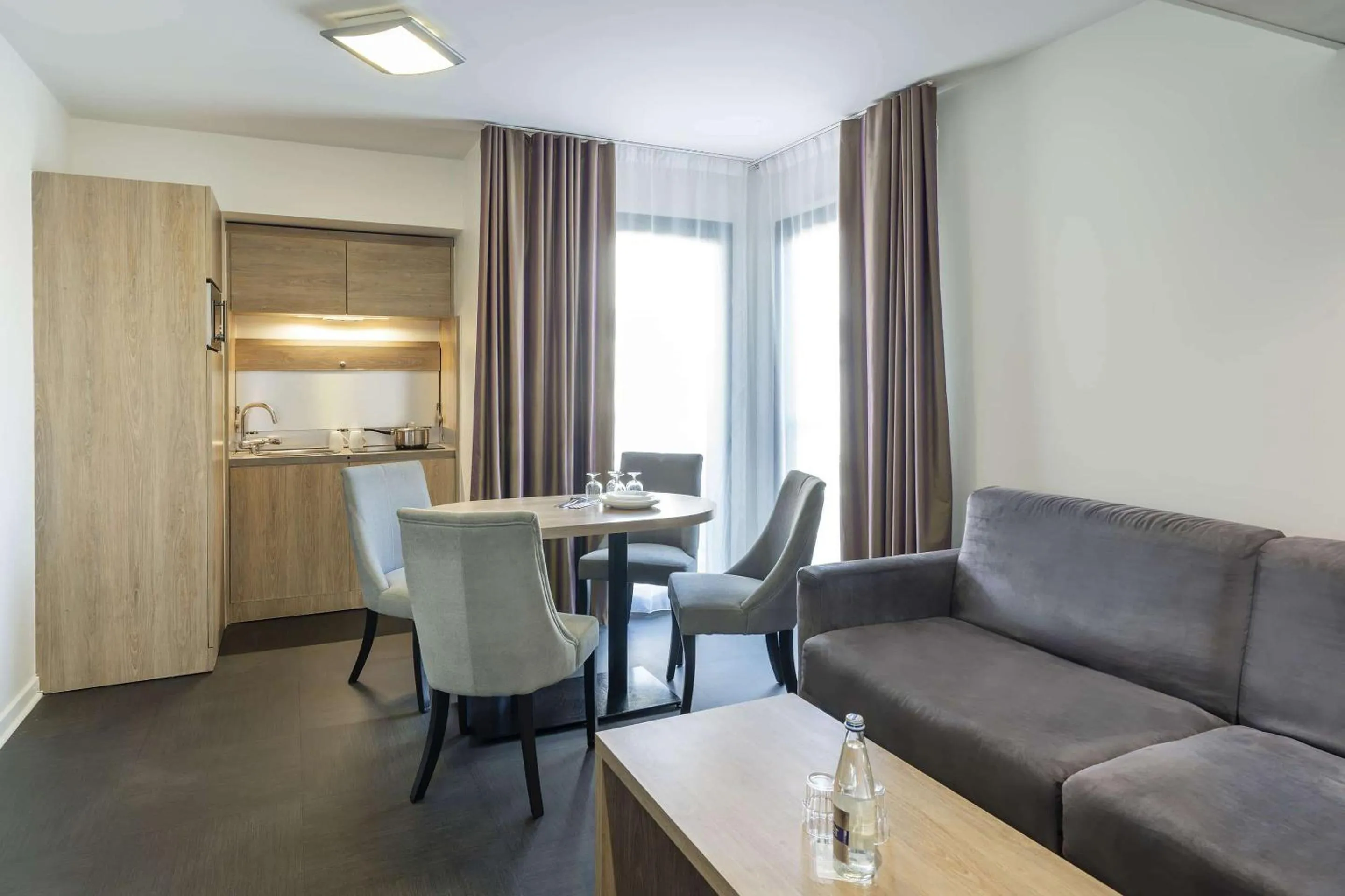 Bedroom in Best Western Les Aureliades Saint Nazaire