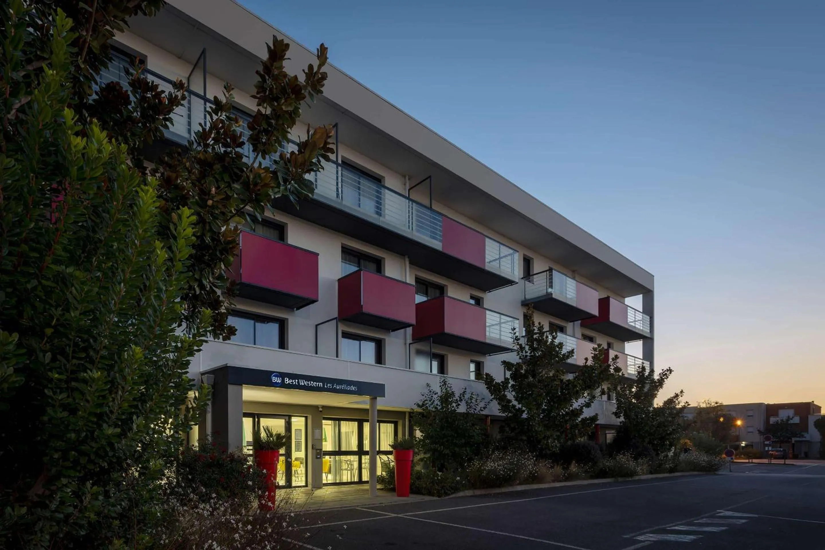 Property building in Best Western Les Aureliades Saint Nazaire