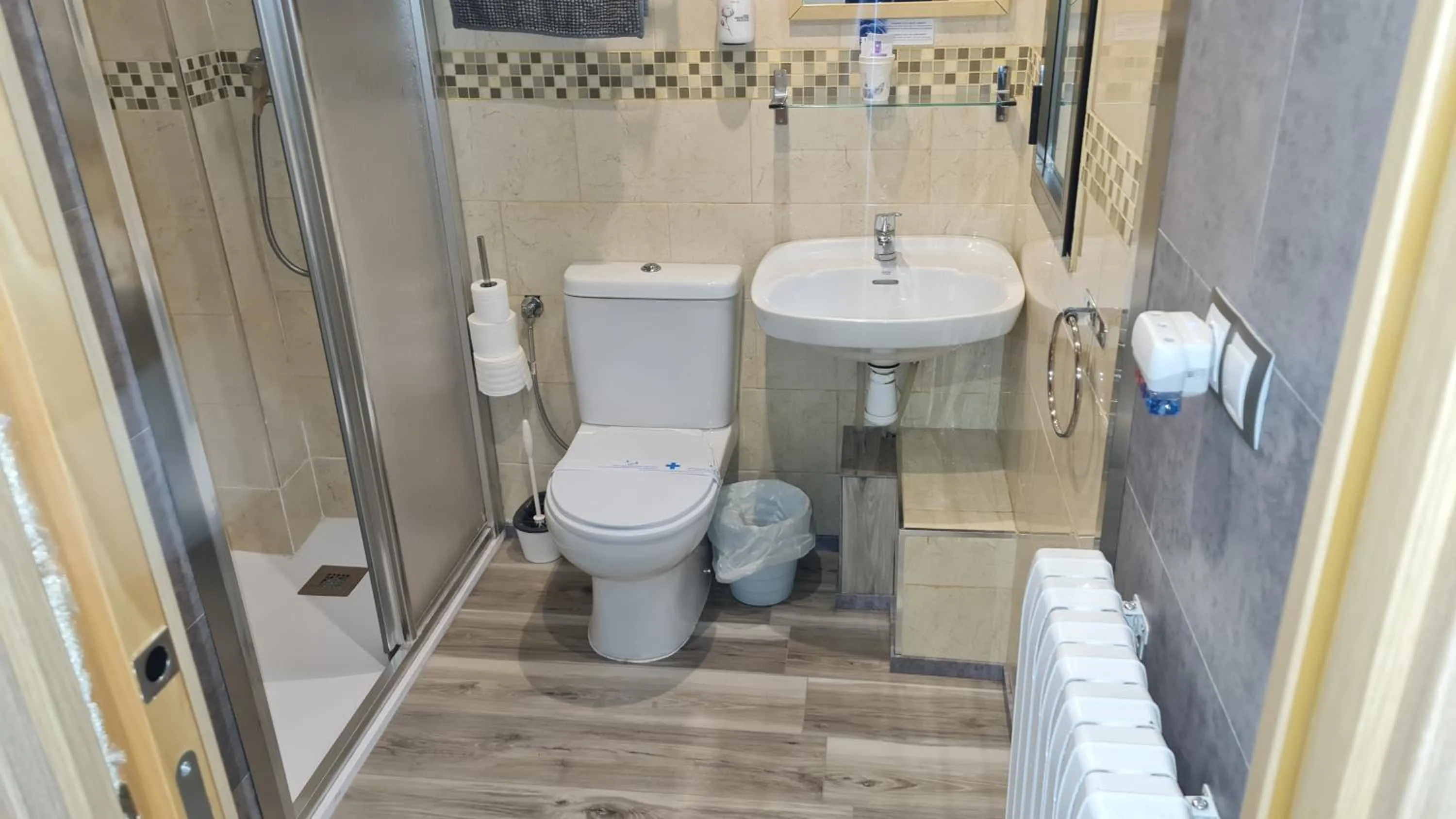 Bathroom in Hostal Alcazaba