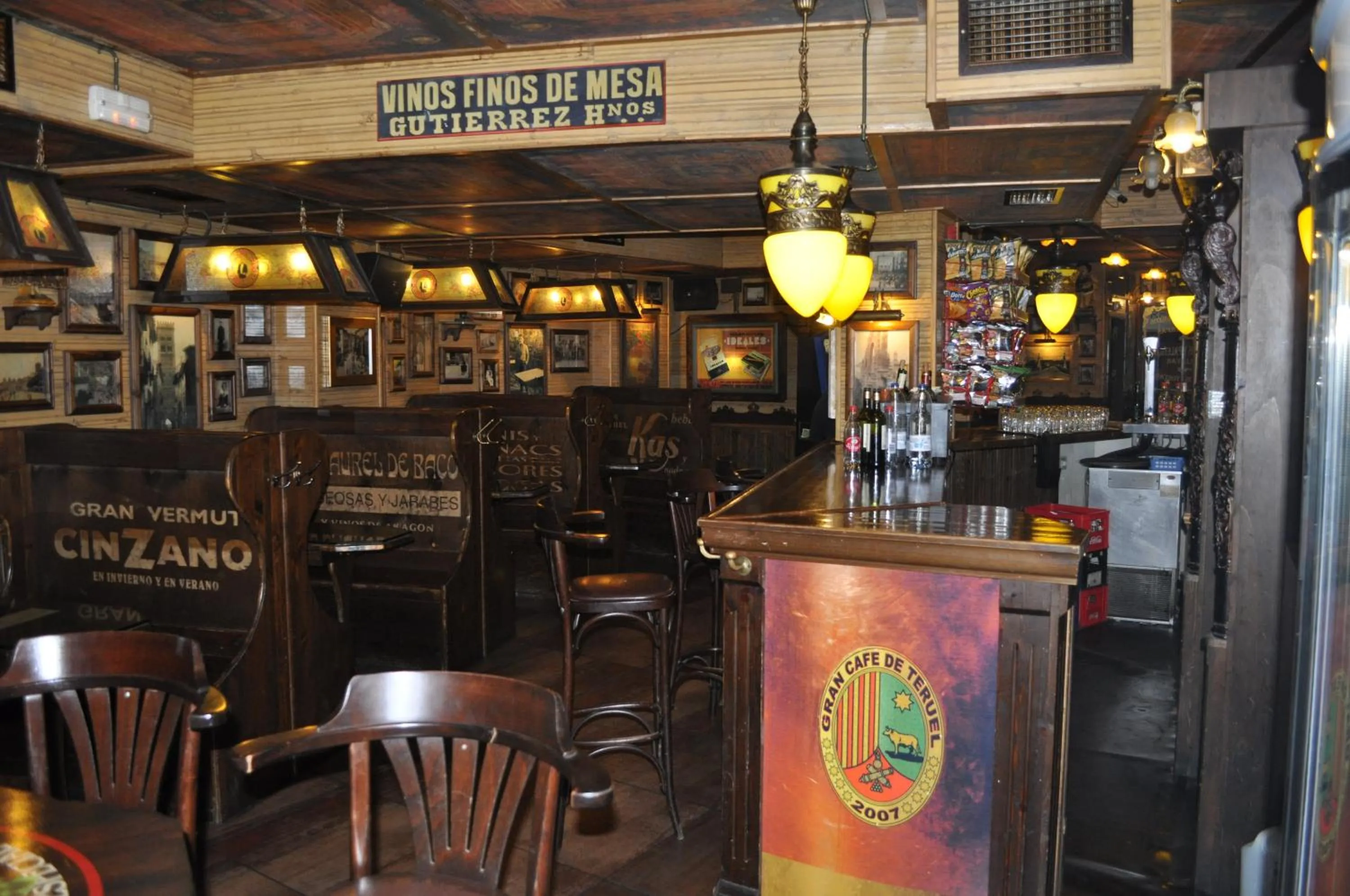 Restaurant/places to eat in Hostal Alcazaba