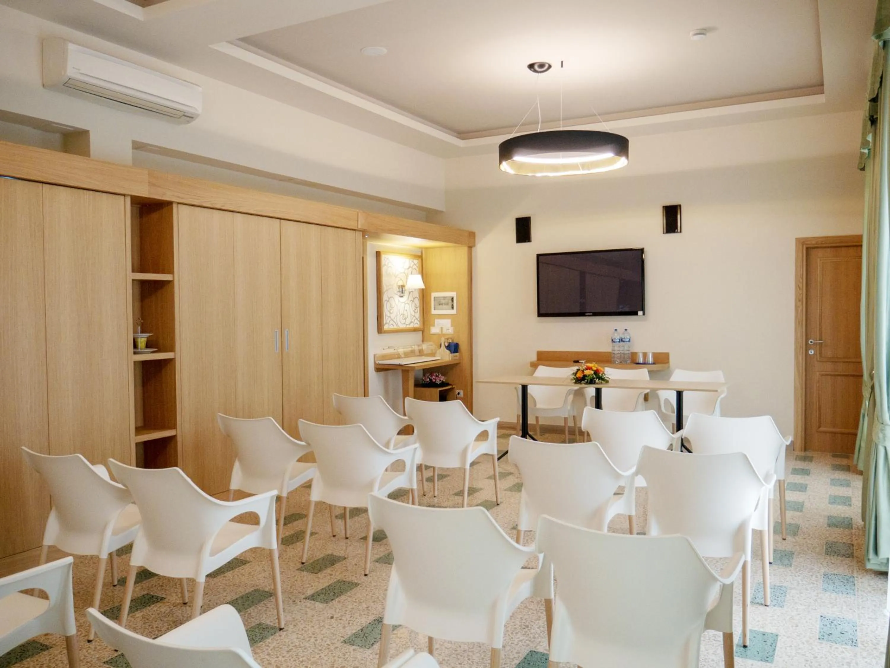 Business facilities in Hotel Del Golfo