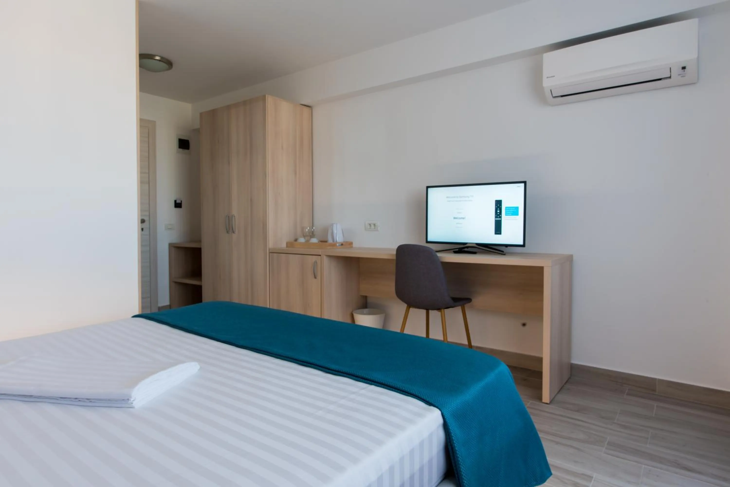 Bed in Turquoise Boutique