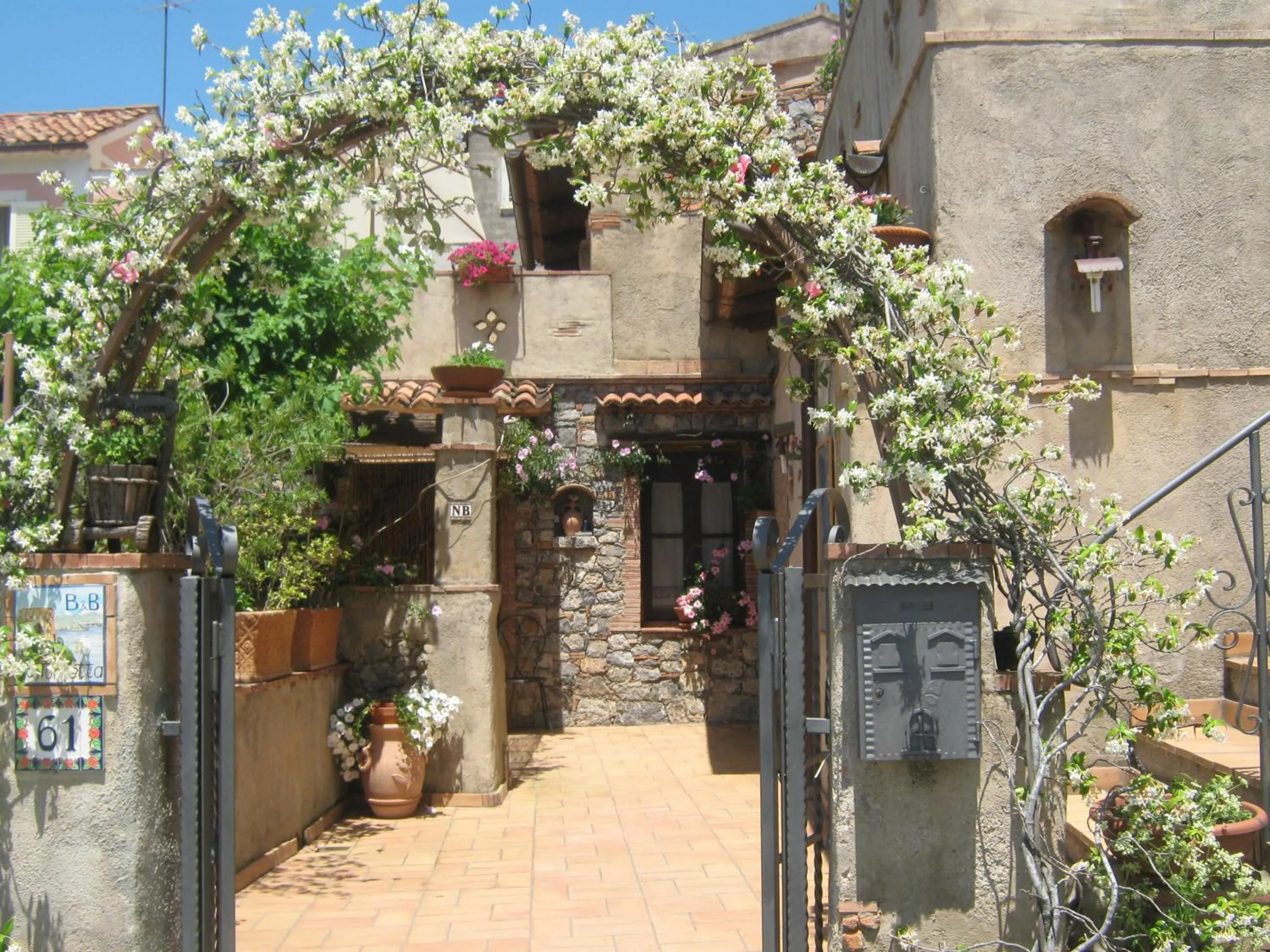 Facade/entrance in B&B La Torretta