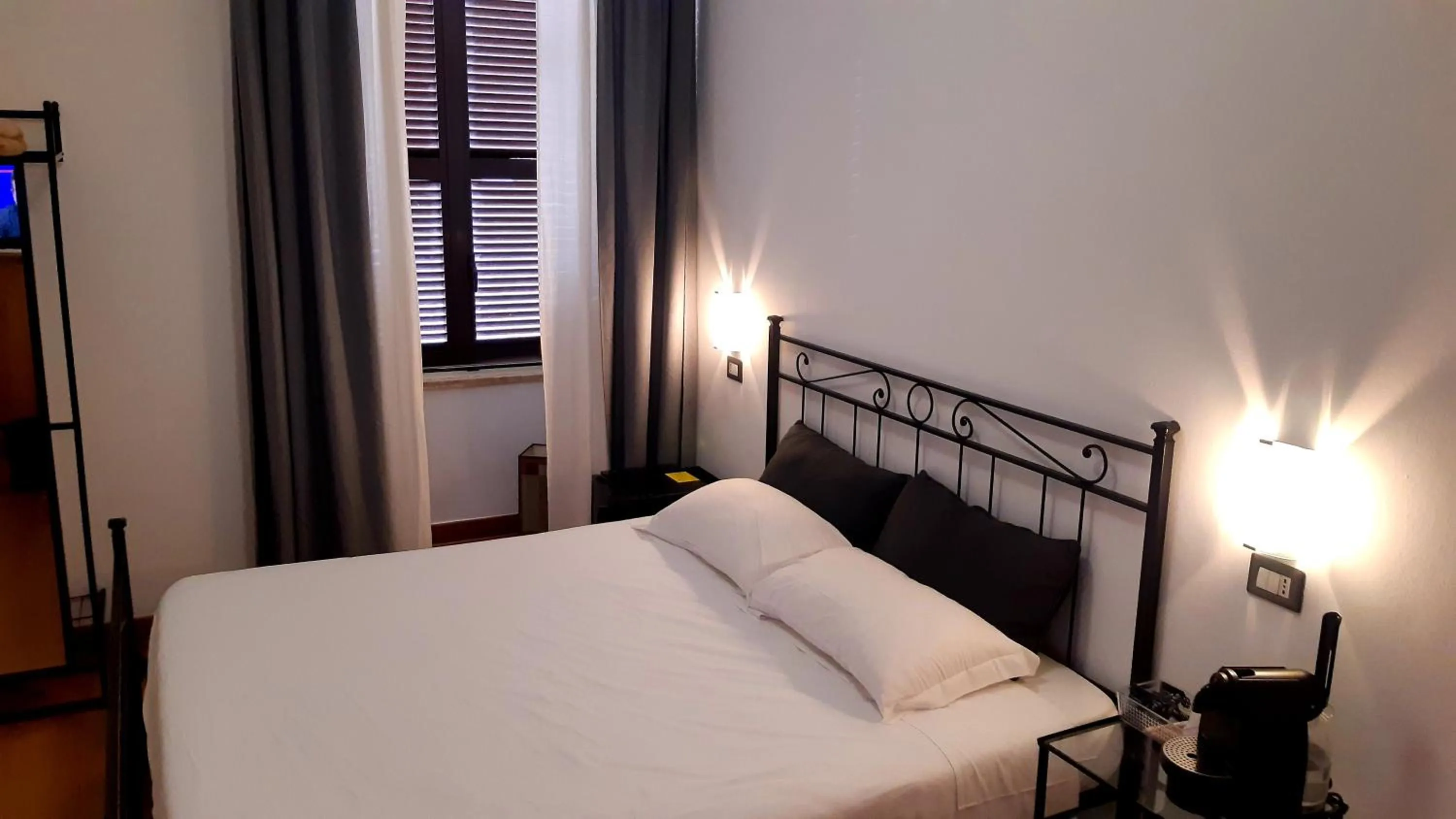Bedroom, Bed in Guest House Masterintrastevere