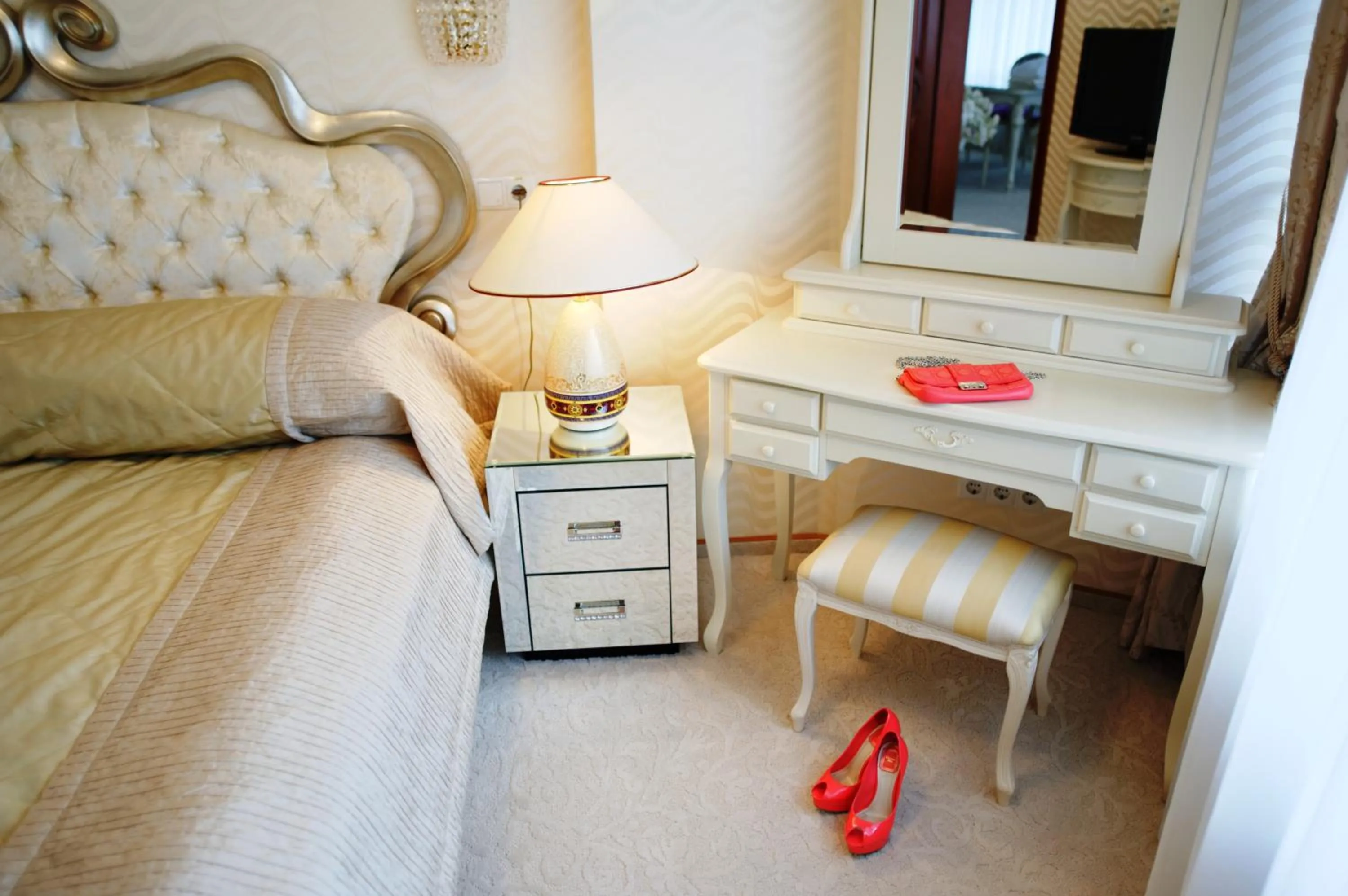 wedding, Bed in Hotel Kyiv