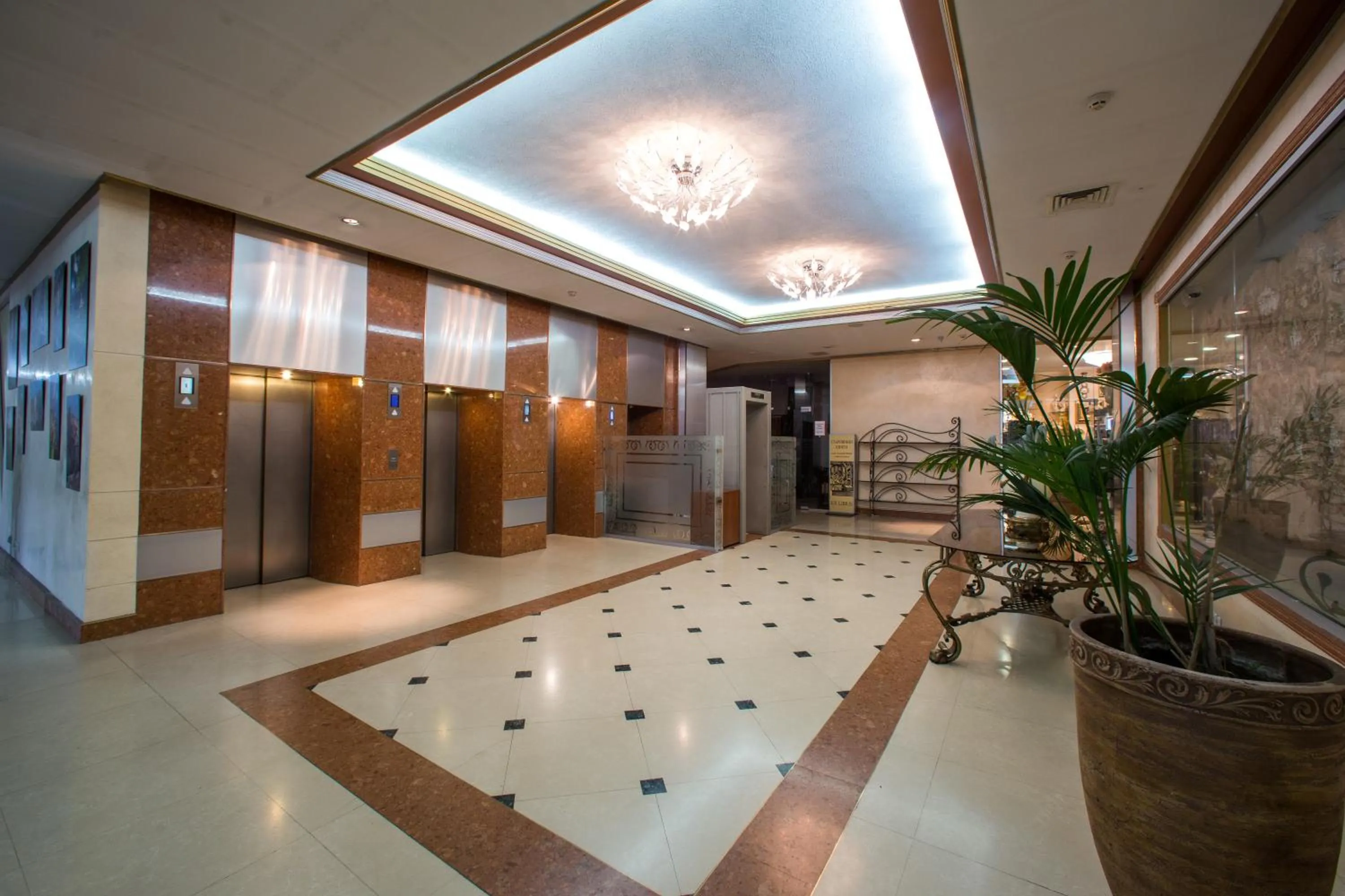 Communal lounge/ TV room in Hotel Kyiv