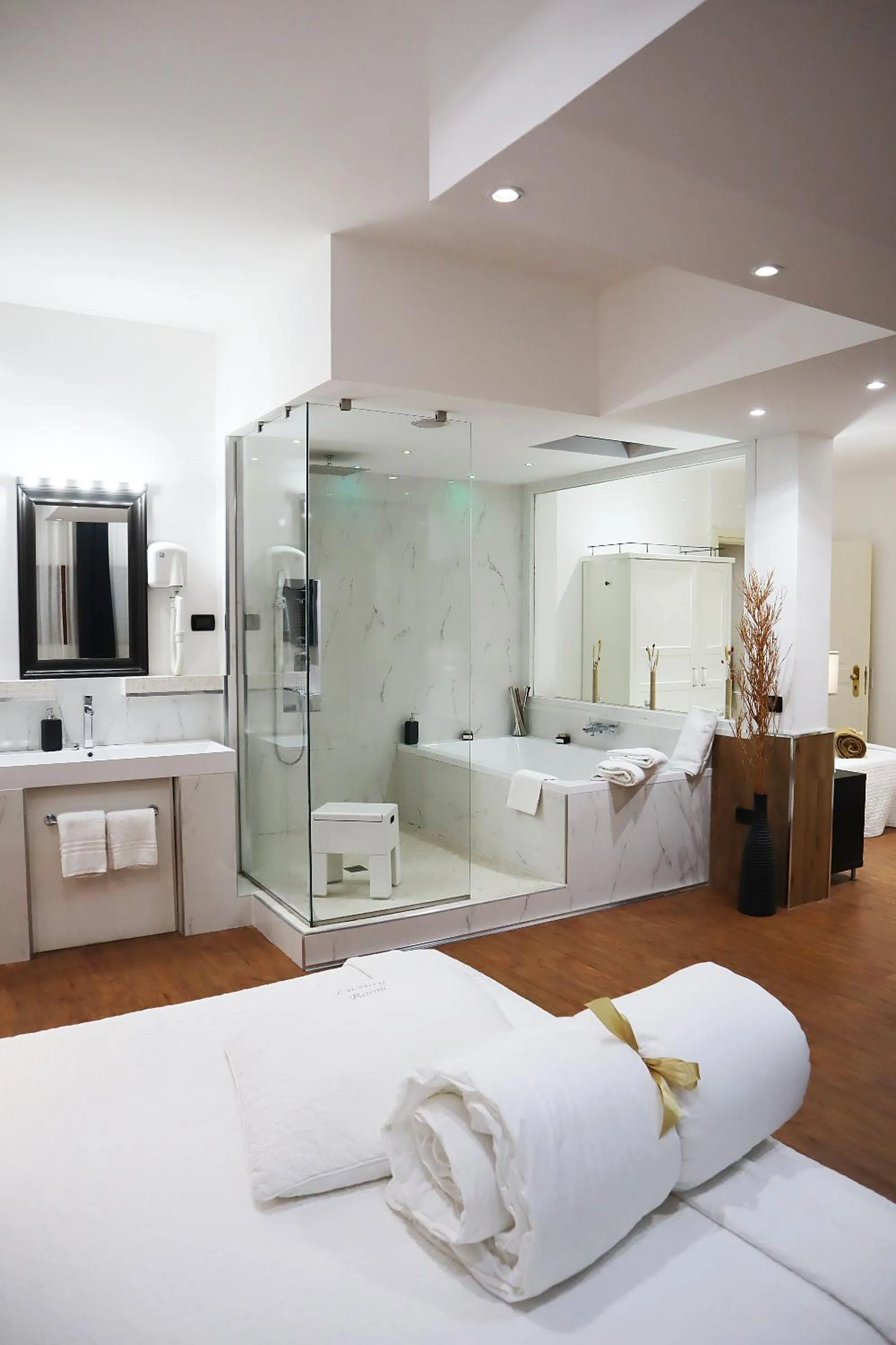 Photo of the whole room, Bed in Villa Alba Boutique Hotel