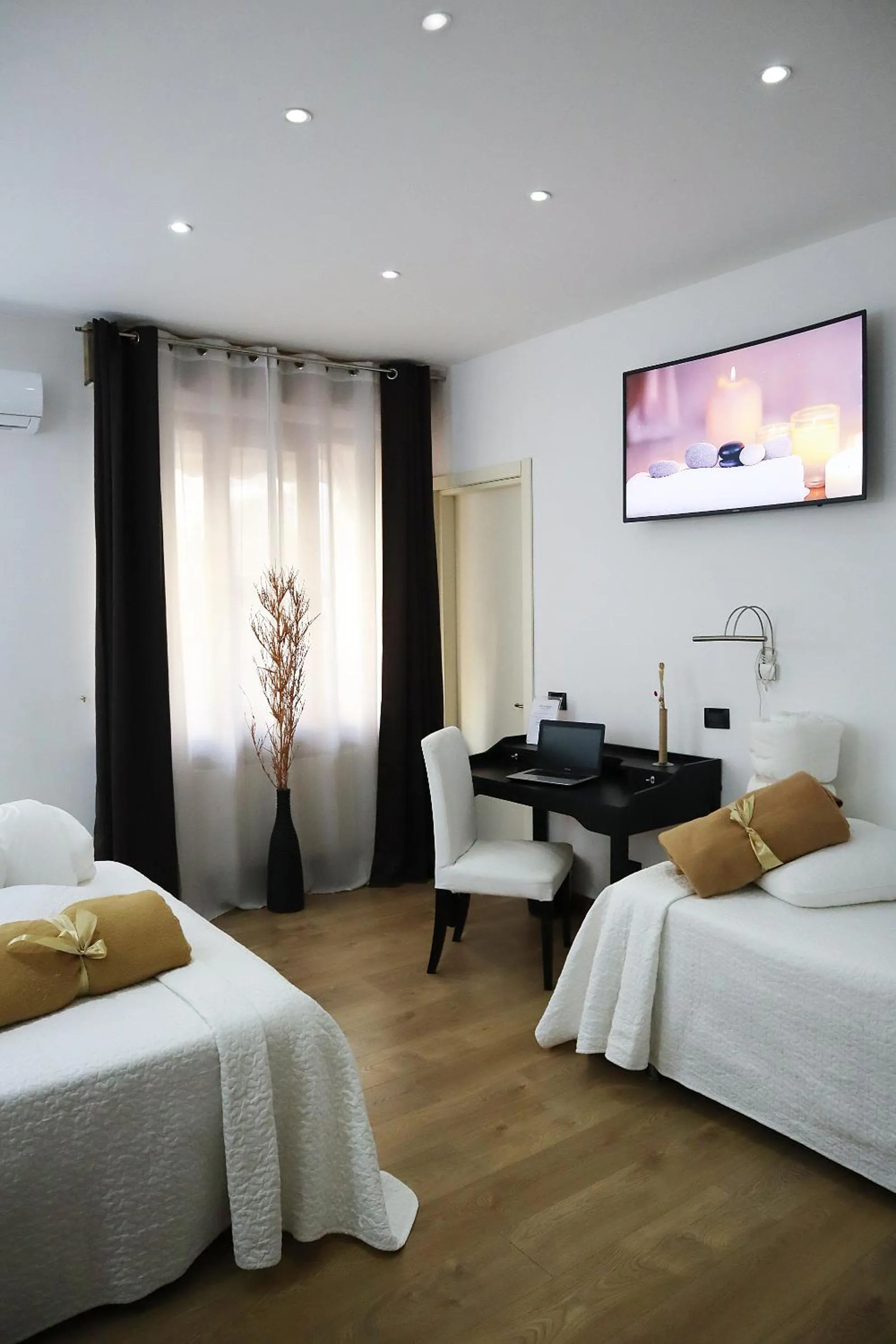 Bed in Villa Alba Boutique Hotel