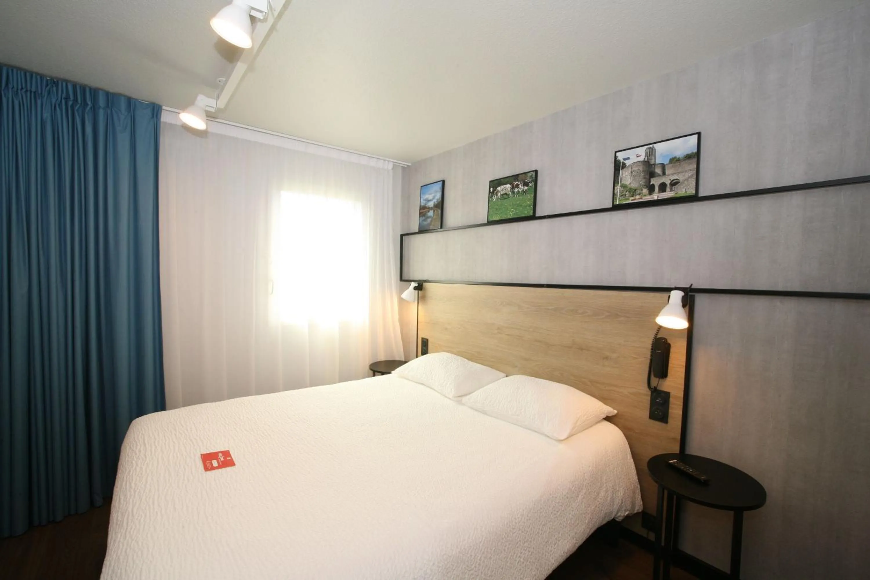 Bedroom, Bed in ibis Saint-Lô