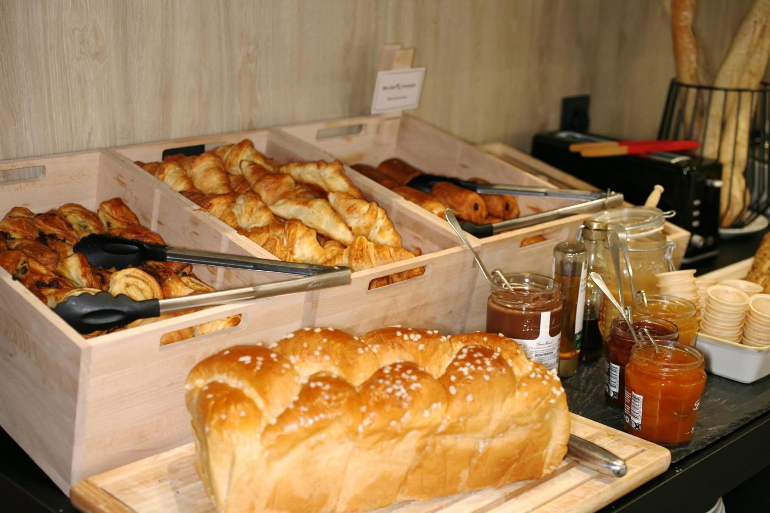 Buffet breakfast in ibis Saint-Lô