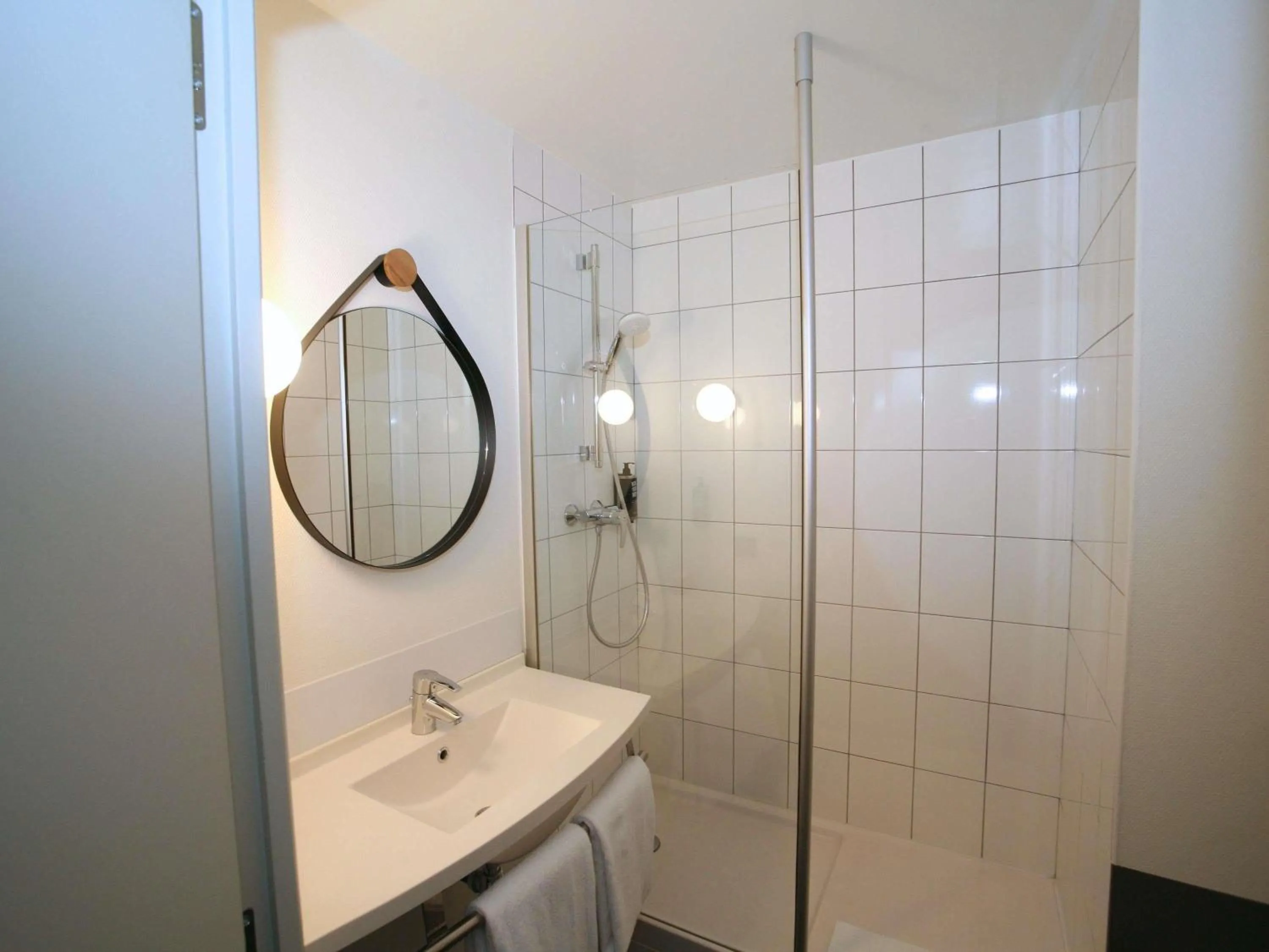 Bedroom in ibis Saint-Lô