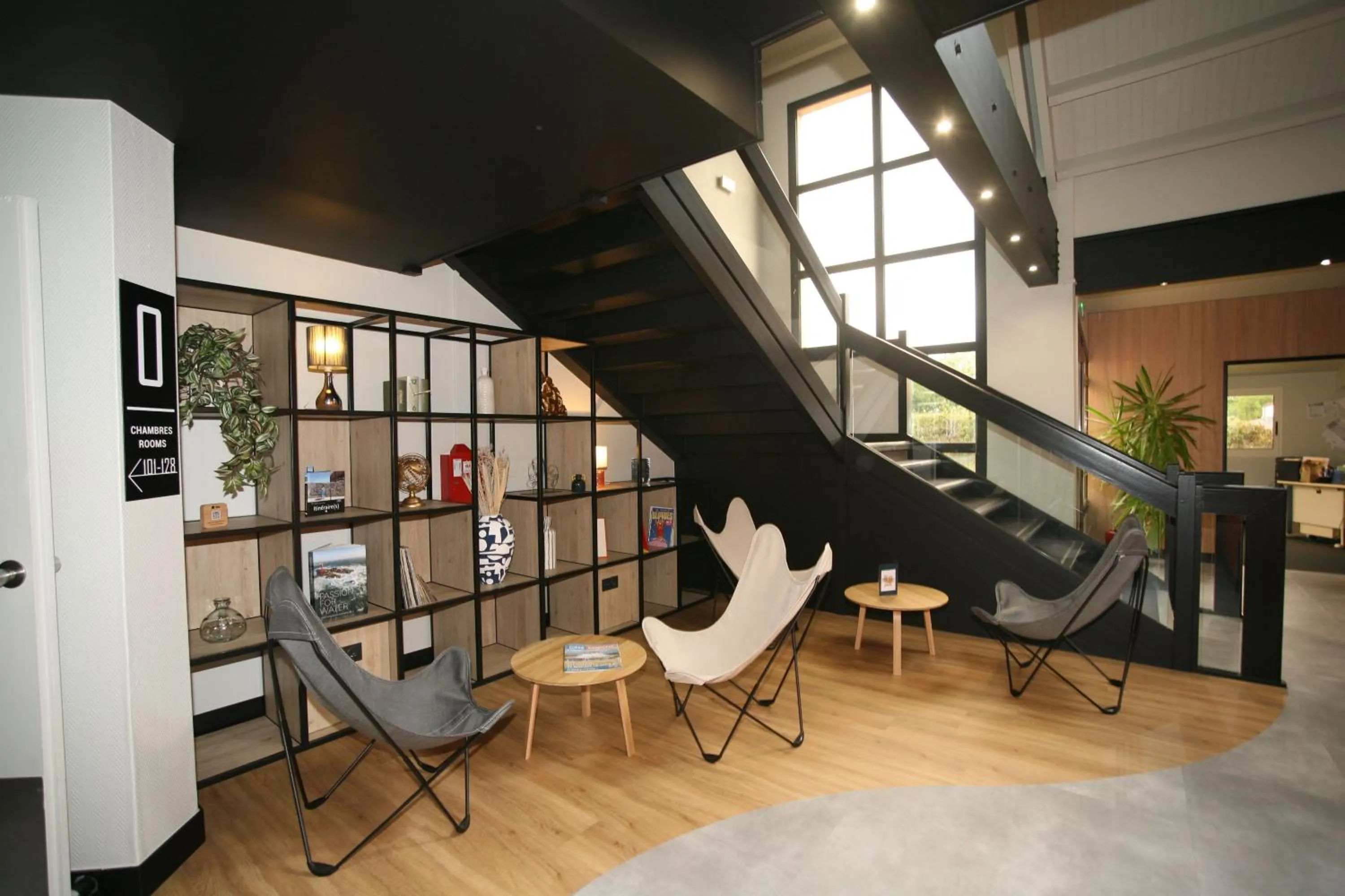 Lobby or reception in ibis Saint-Lô