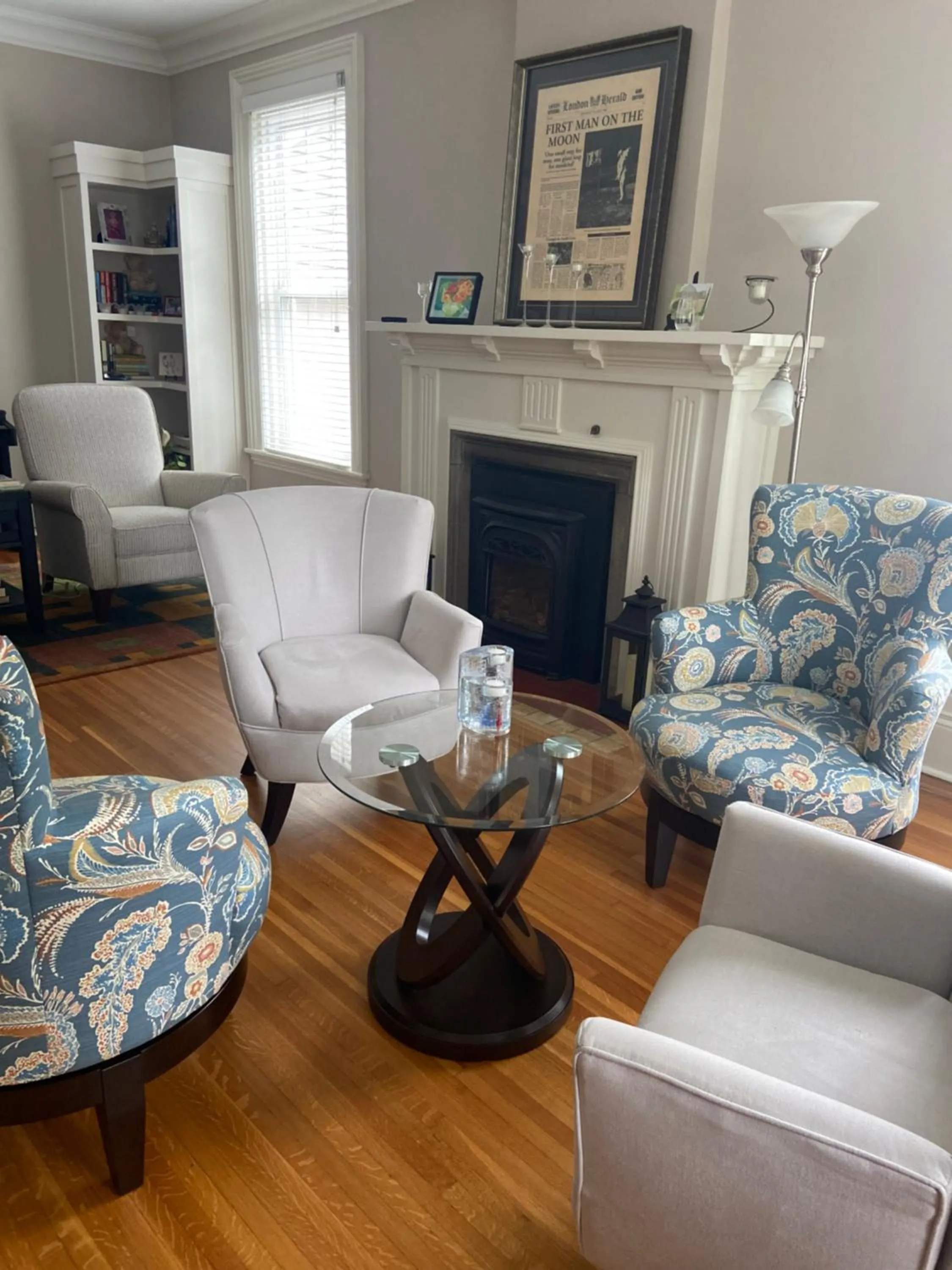 Queen Room with Shared Bathroom in Cottage on Caledonia Bed & Breakfast