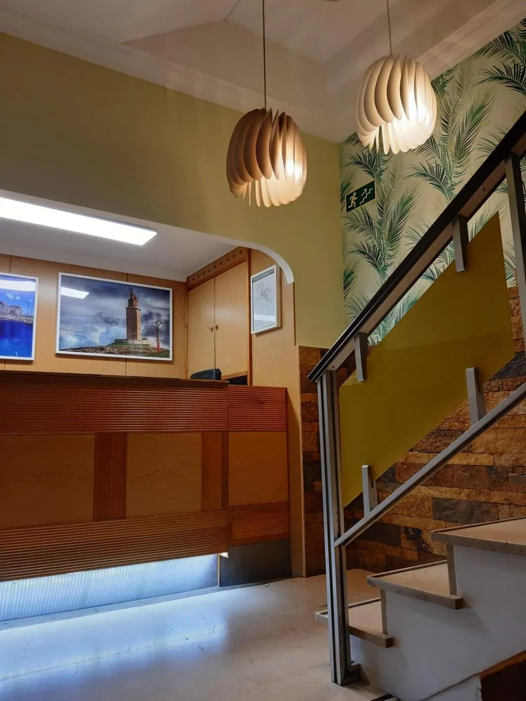 Facade/entrance, Bed in Hotel Almirante