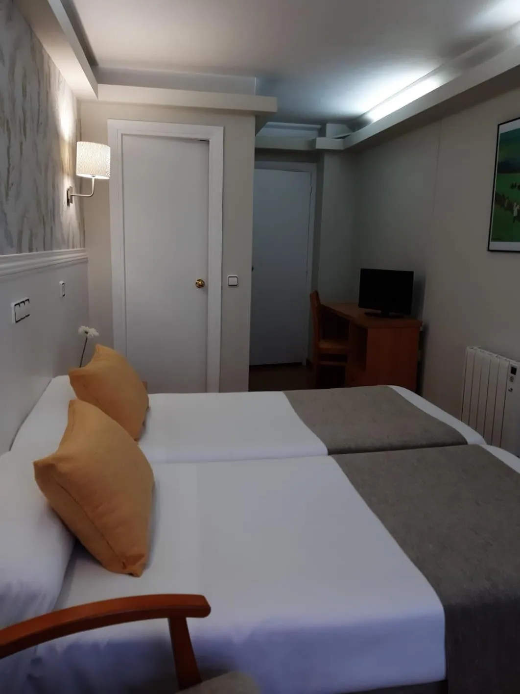 Photo of the whole room, Bed in Hotel Almirante