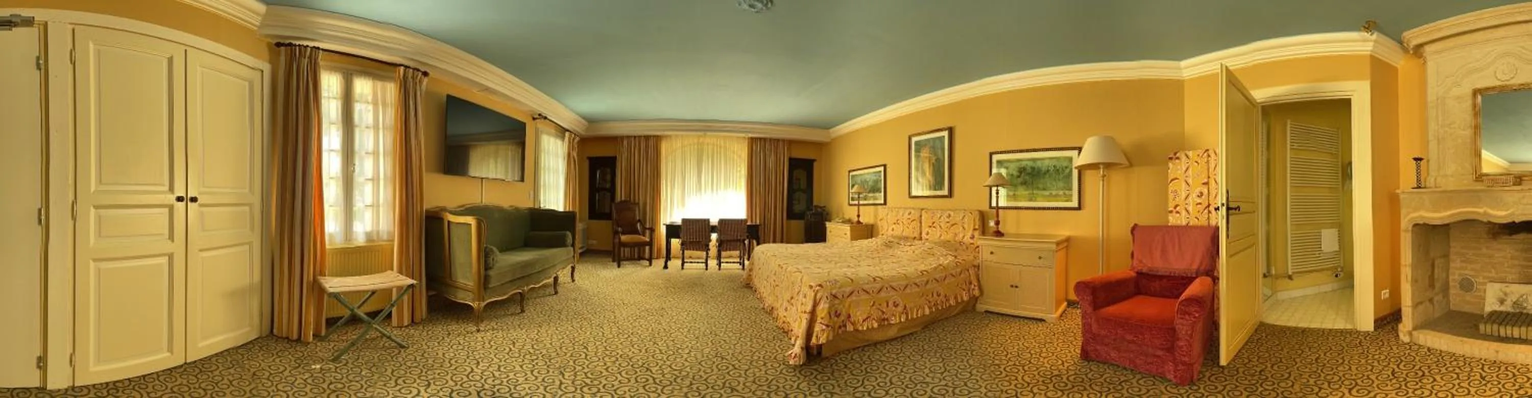 Photo of the whole room, Bed in Le Manoir de Bellerive