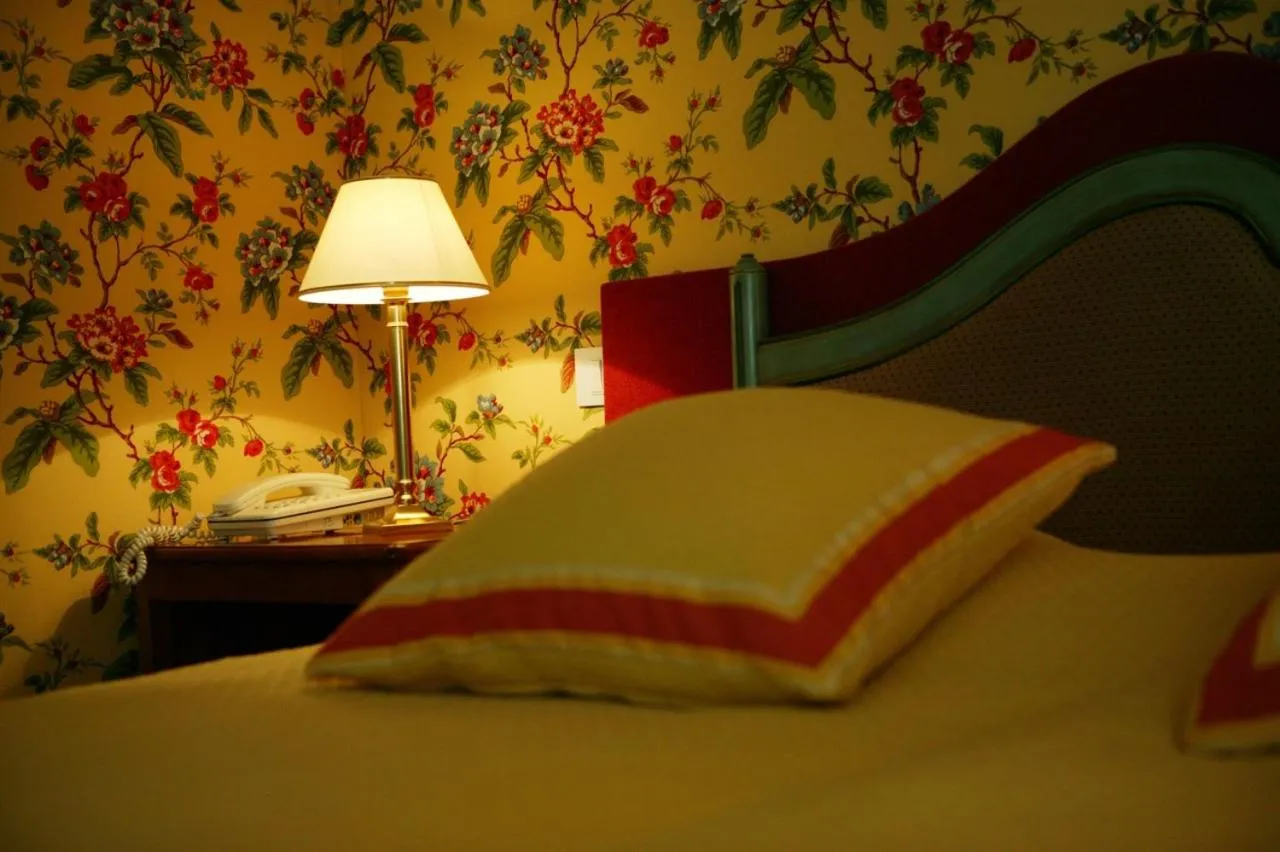 Bedroom, Bed in Le Manoir de Bellerive