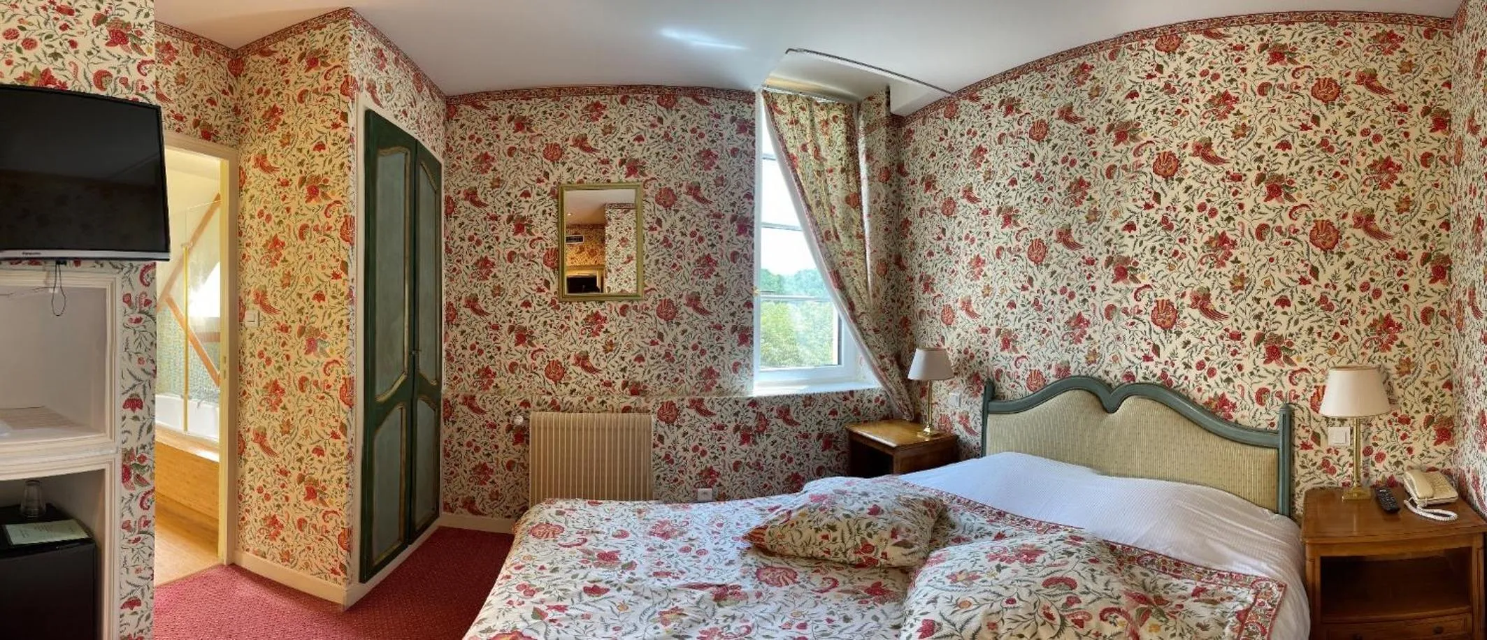 Photo of the whole room, Bed in Le Manoir de Bellerive