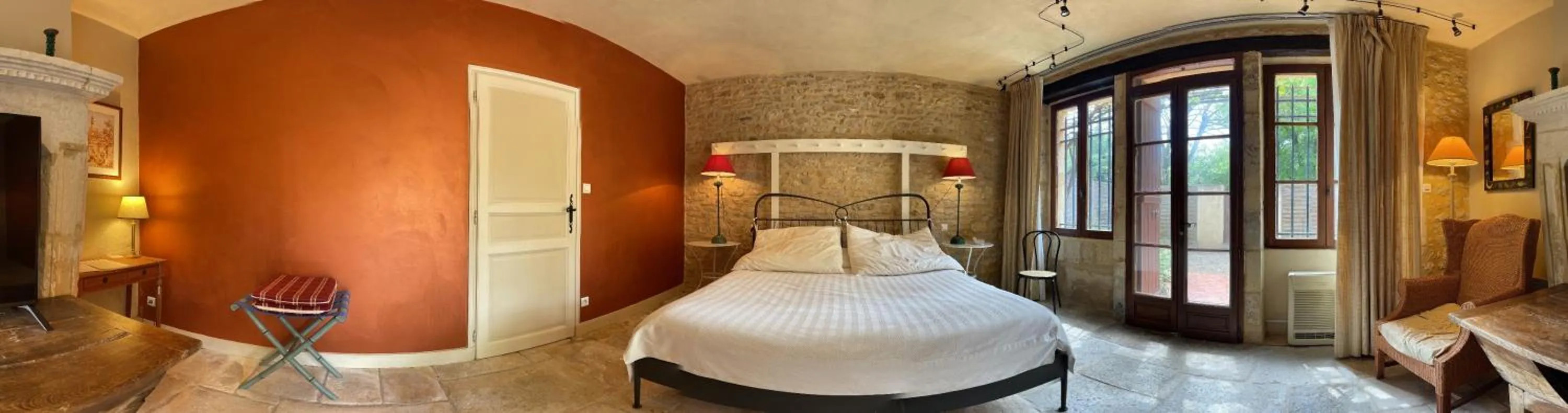 Photo of the whole room, Bed in Le Manoir de Bellerive