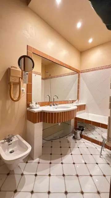 Bathroom in Le Manoir de Bellerive