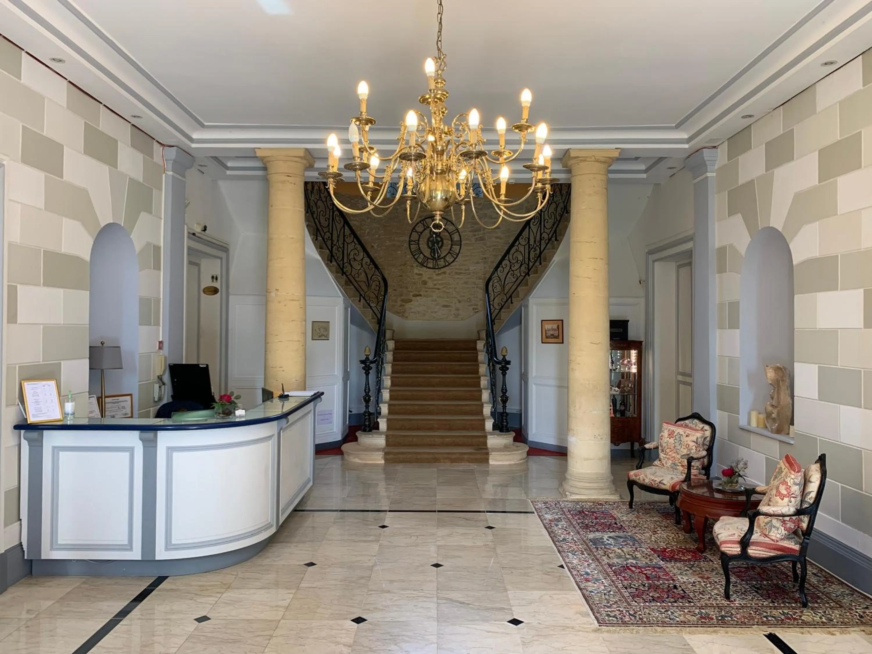 Lobby or reception in Le Manoir de Bellerive